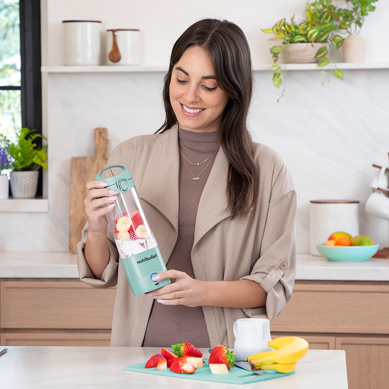 nutribullet Frullatore portatile in azzurro – Potente lama di estrazione, tazza da 475 ml, coperchio da asporto, cavo di ricarica USB-C e guida utente – Offre oltre 15 cicli di miscelazione – Frullati