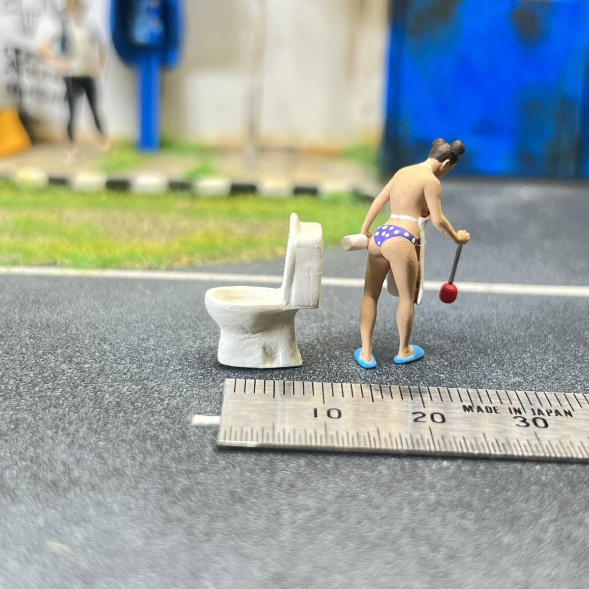 Amazon | 1/64 スケール トイレ掃除をする女性 トイレ セット