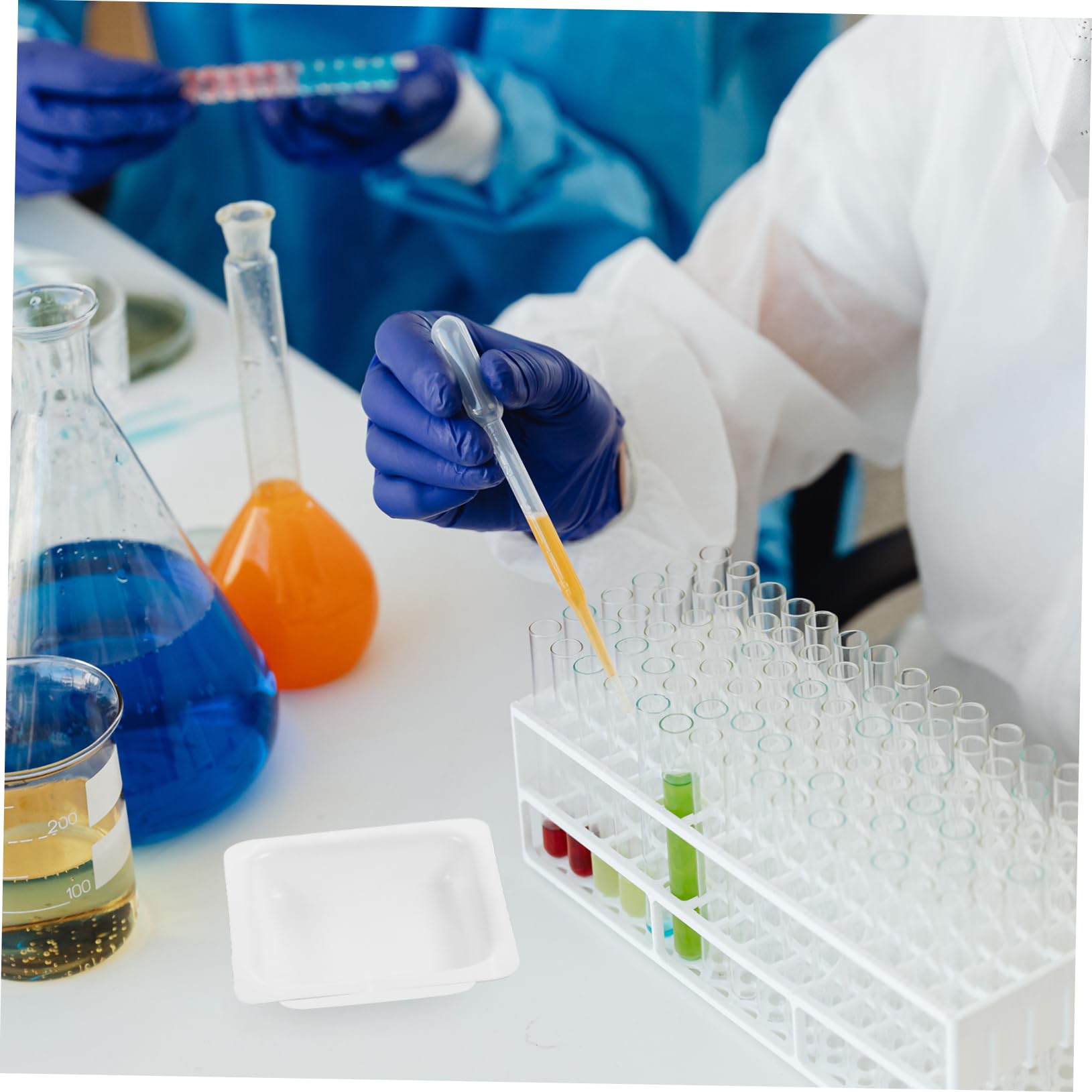 FUNOMOCYA 40 Pcs Weighing Boat Weigh Tray Multi- Functional Weigh Boat Weighing Bottle Laboratory Anti- Static Weigh Boat Anti-Static Weighing Plate Lab Dishes Scale Tray White Plastic