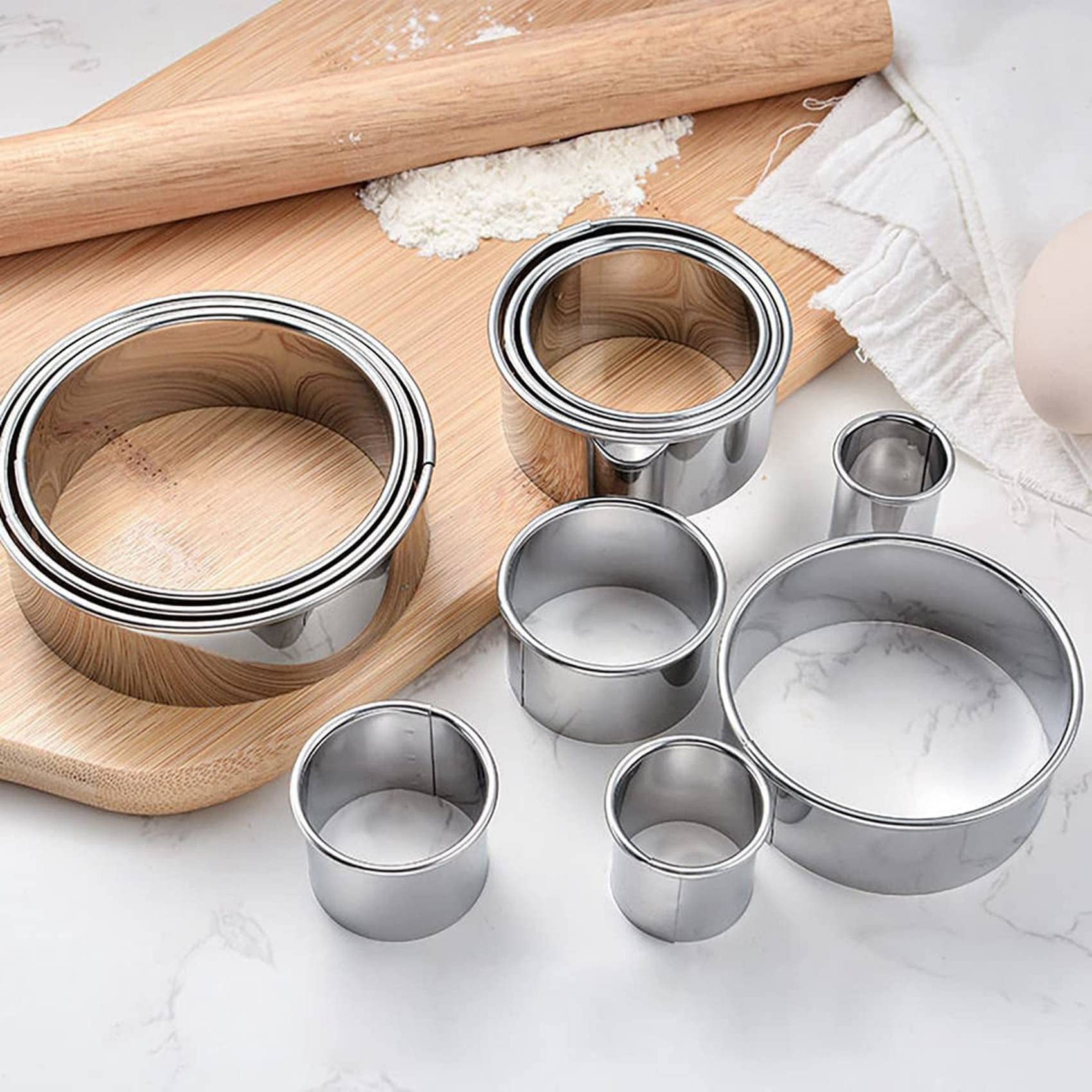 Plätzchen Ausstecher Set, Runde Edelstahl Gebäckringe 60 Stück mit Runde Box für Donut Gebäck Fondant Kuchen
