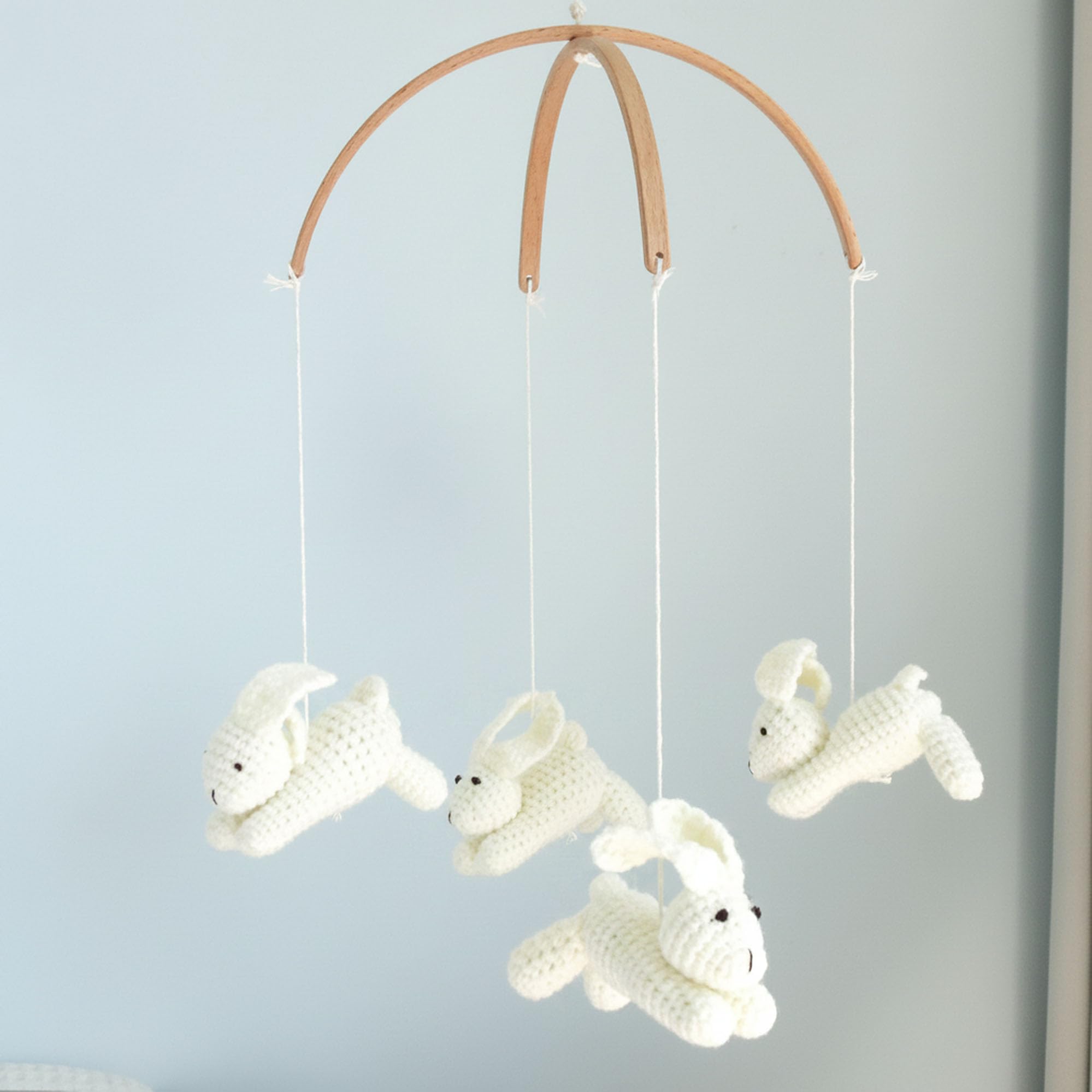 Móvil bohemio para cuna de bebé para niños y niñas, decoración neutra para guardería con conejitos y conejos hechos a mano, móvil colgante de madera para moisés, decoración de dormitorio con temática