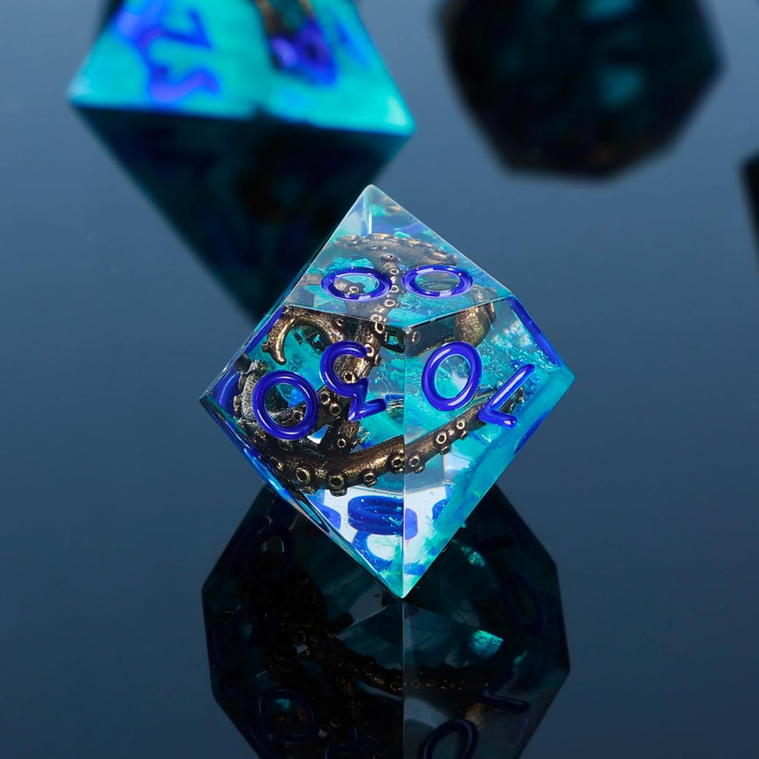 Polyhedral Metal and Resin Dice Set, 7 Pieces D&D RPG Dice with Box, Sharp Edge Octopus Tentacle Design, Fantasy Theme, for Tabletop Gamers, 14 Years and Up (Blue)