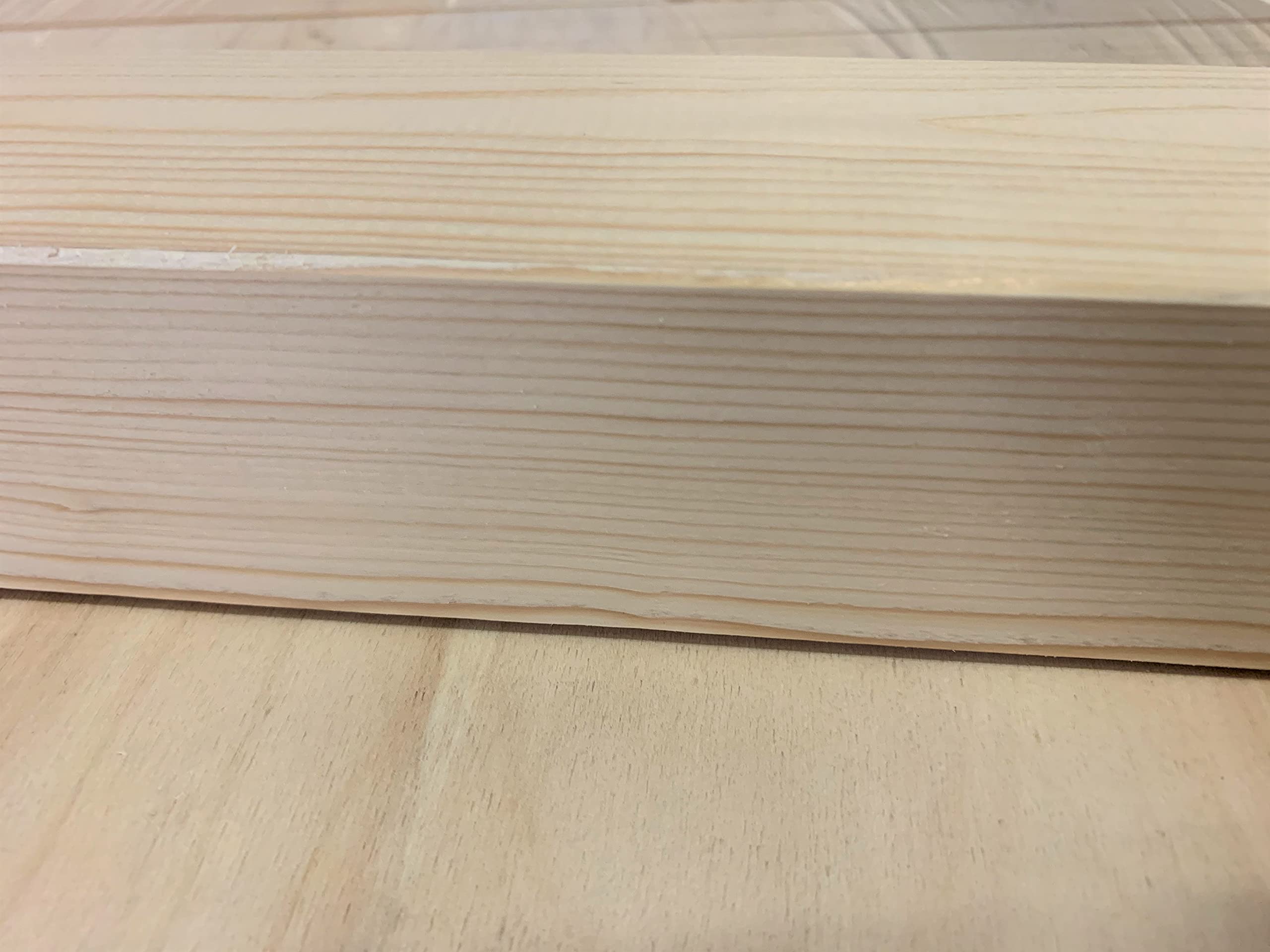 Travetto in legno di abete piallato quattro lati non trattato mm.60x80x3000 pz.2 lunghezza mt. 3,00 (totale confezione mt. 6,00). Made in Italy.