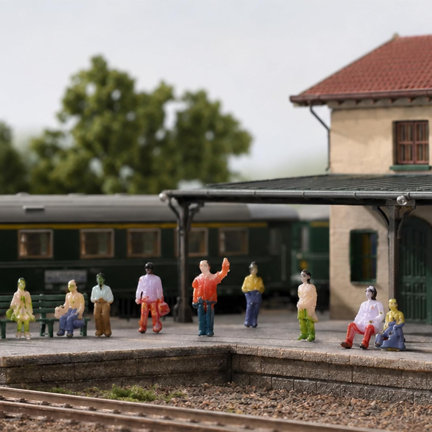 200pcs Mini People Figurines 1:200 Scale Mini Architectural Painted Figures Model Standing and Seated Passengers for O Scale Model Train Railway Layout Scenery Diorama(1:200)
