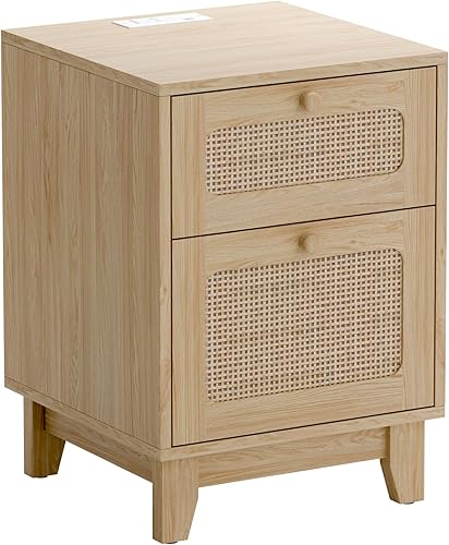 Betterhood Mesita de noche de ratán con estación de carga puertos USB y tomas de corriente mesa auxiliar de madera para sala de estar y dormitorio