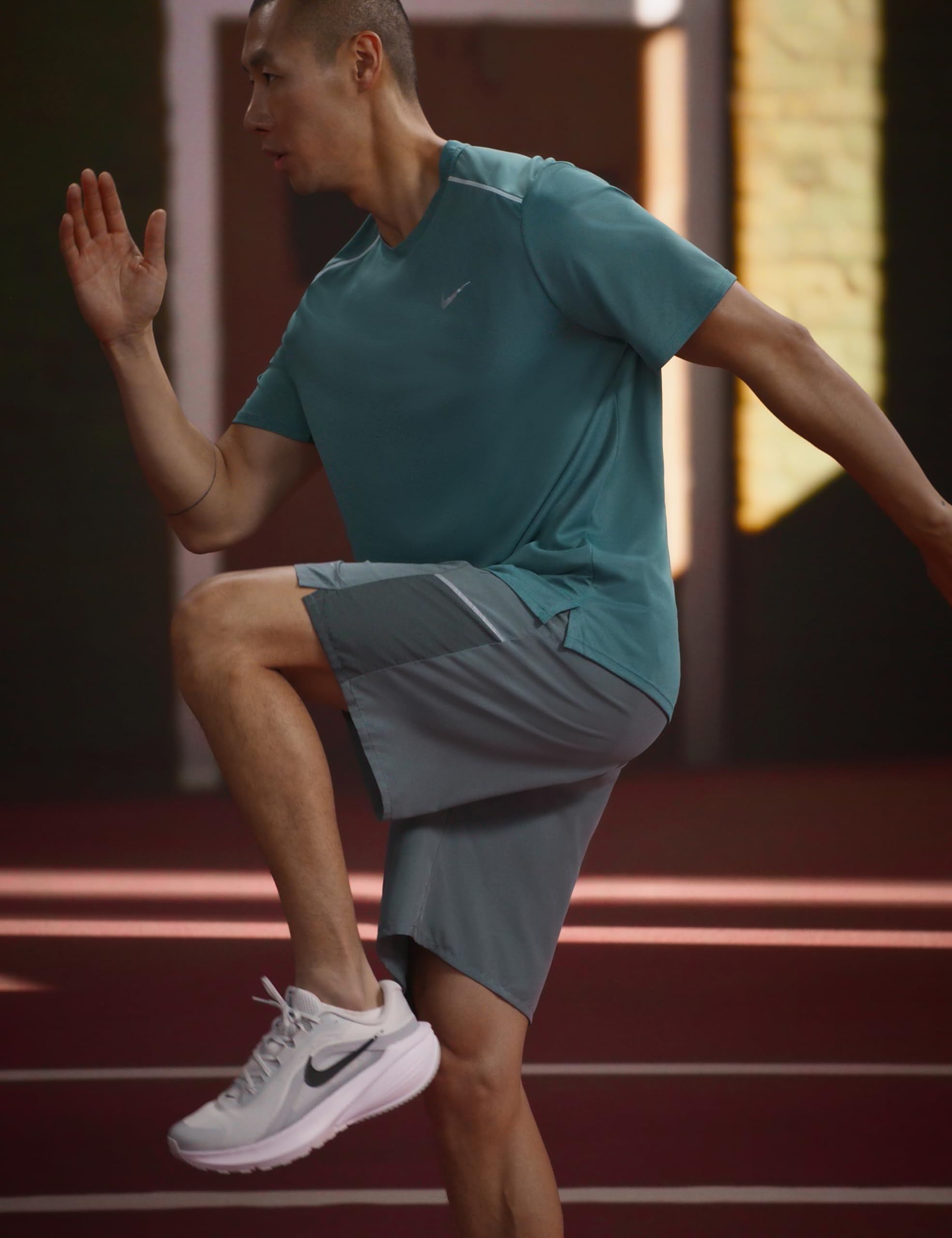 NIKE Górna część z krótkim rękawem Mężczyźni Nike Miler Dri-fit Kurzarm-laufoberteil Für Herren