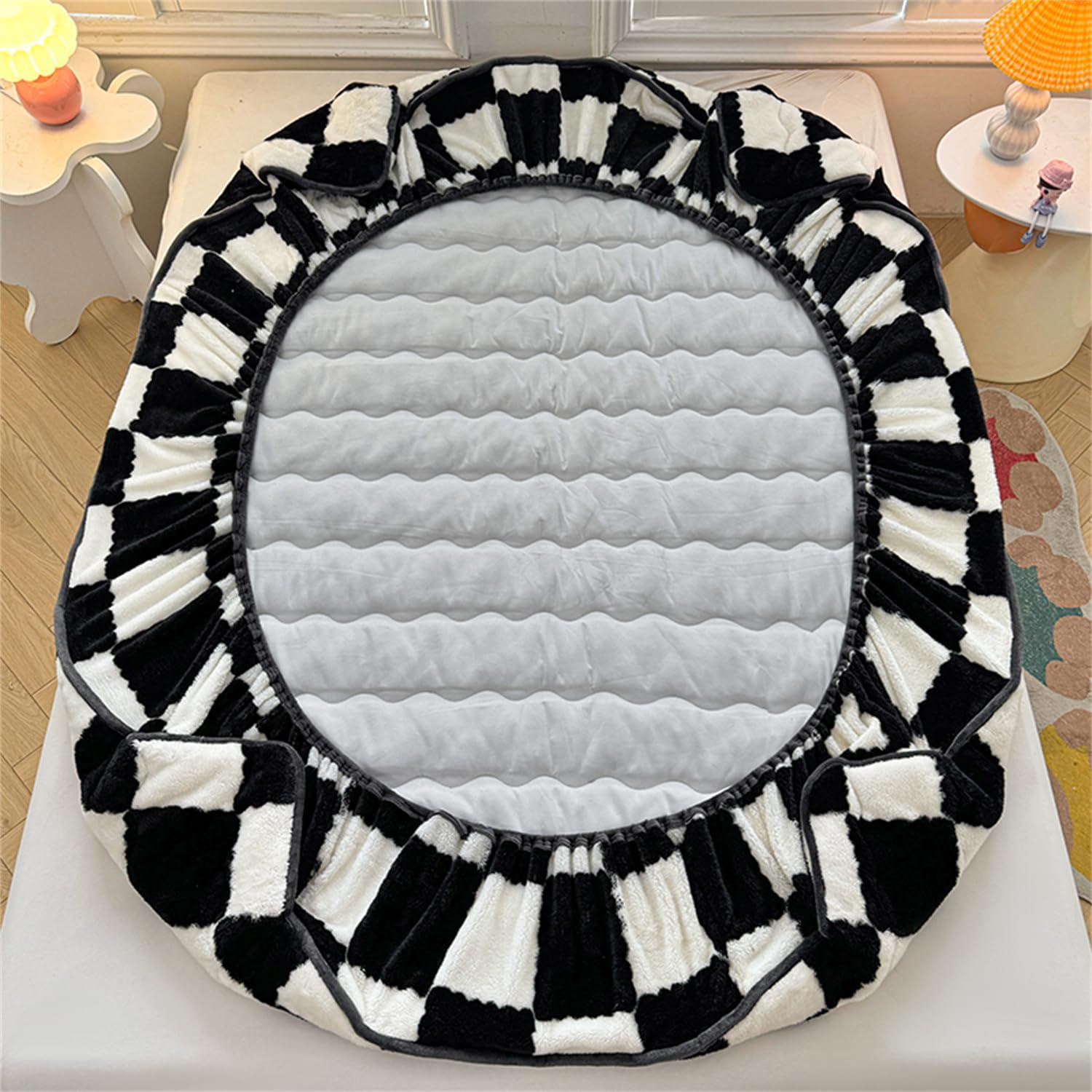 Flannel Velvet Bed Sheet, Checkerboard Mattress Protector, Breathable Soft Mattress Pad Cover with Deep Pocket for 6-18 inches Mattress, Suitable for Season (Black,Full)