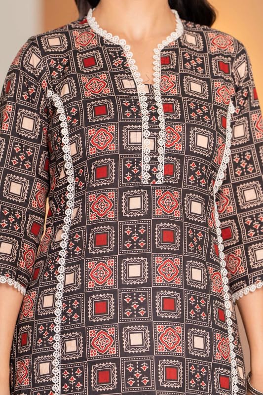 Image of Women's Pure Cotton Floral Printe Straight Single Kurti