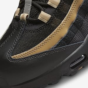 靴 Nike Air Max 95 \"Elemental Gold\" Black And Gold Tones Take Over The Nike Air Max 95