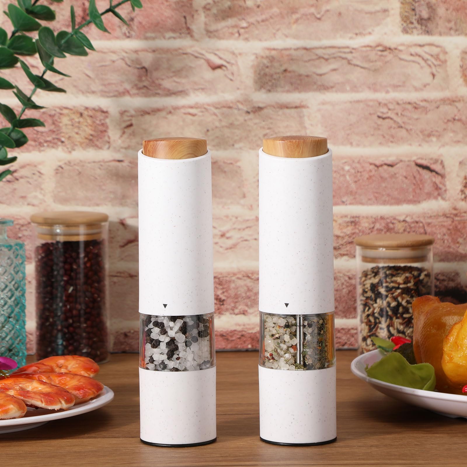 Threlaco Il set di macina sale e pepe elettrico include 2 confezioni di macinapepe a batteria con grossolanità regolabile, 1 base portatile a prova di fuoriuscite, smerigliatrice leggera per cucina e