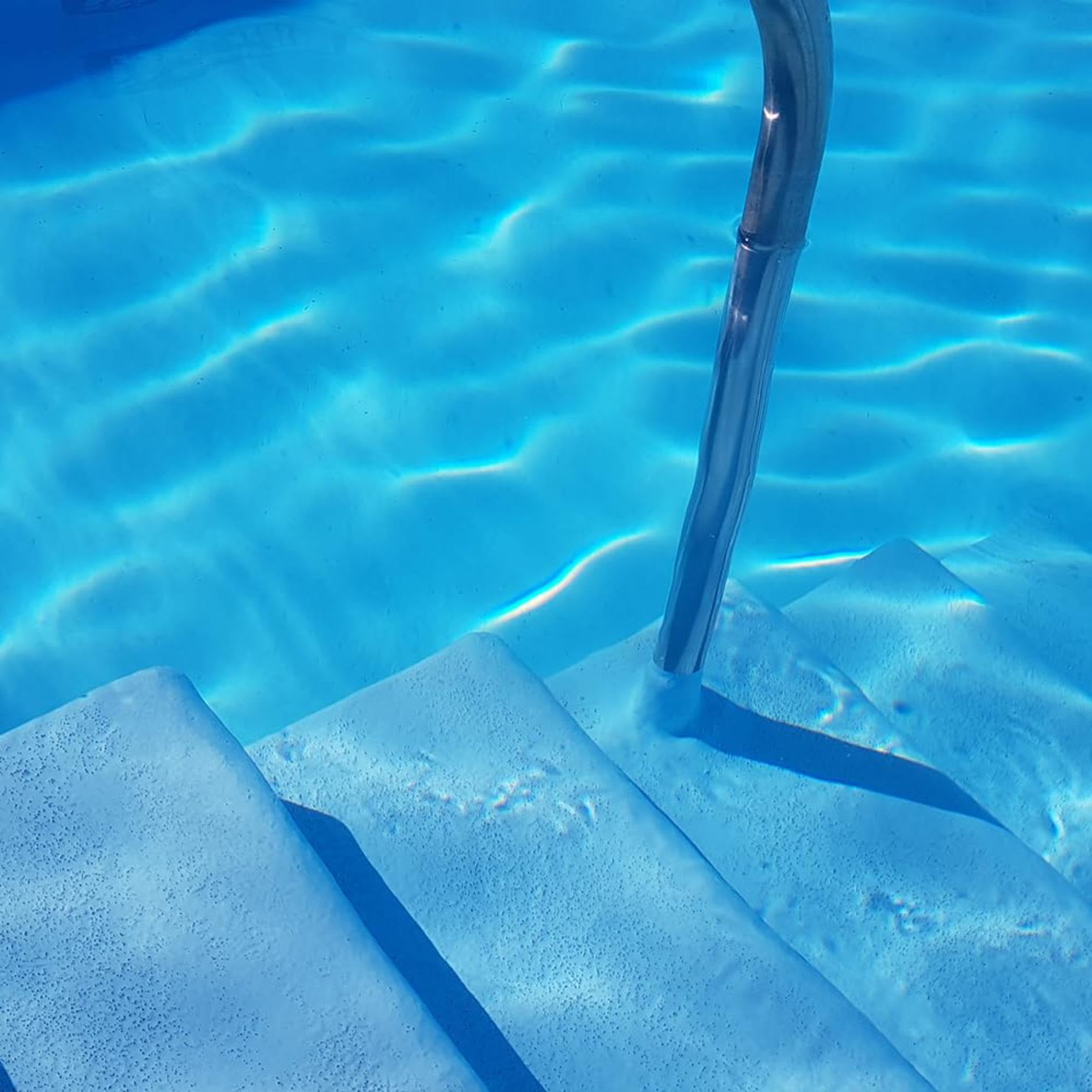 MATPRO - Peinture Piscine Epoxy - Sans Solvant - Très Haute Adhérence sur Béton, Ciment, Enduit - Application Travaux Neufs/Réparation - Vert Gazon - 2.5Kg