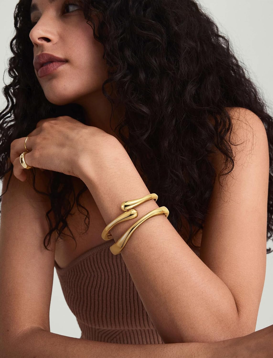 8YEARS Chunky Gold Bangle Bracelets for Women, 14k Gold Plated Cuff Bangles, Stack Bracelet Set Wide Trendy Fashion Jewelry Gifts