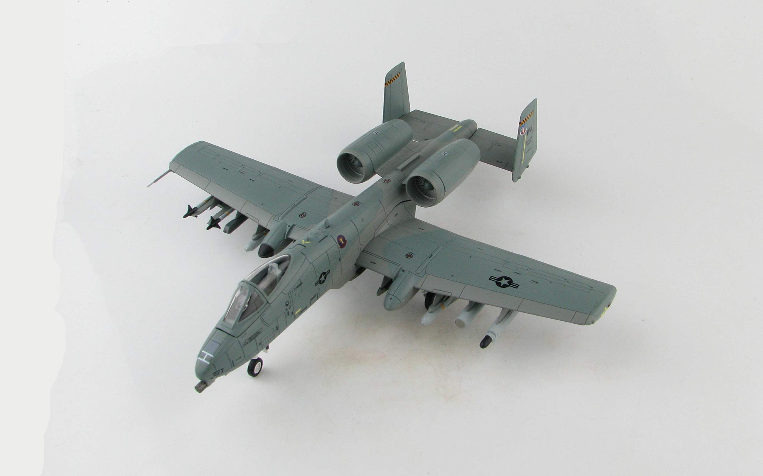 Amazon | HOBBY MASTER 1/72 完成品 A-10A AF810977 66th Weapons Sqn