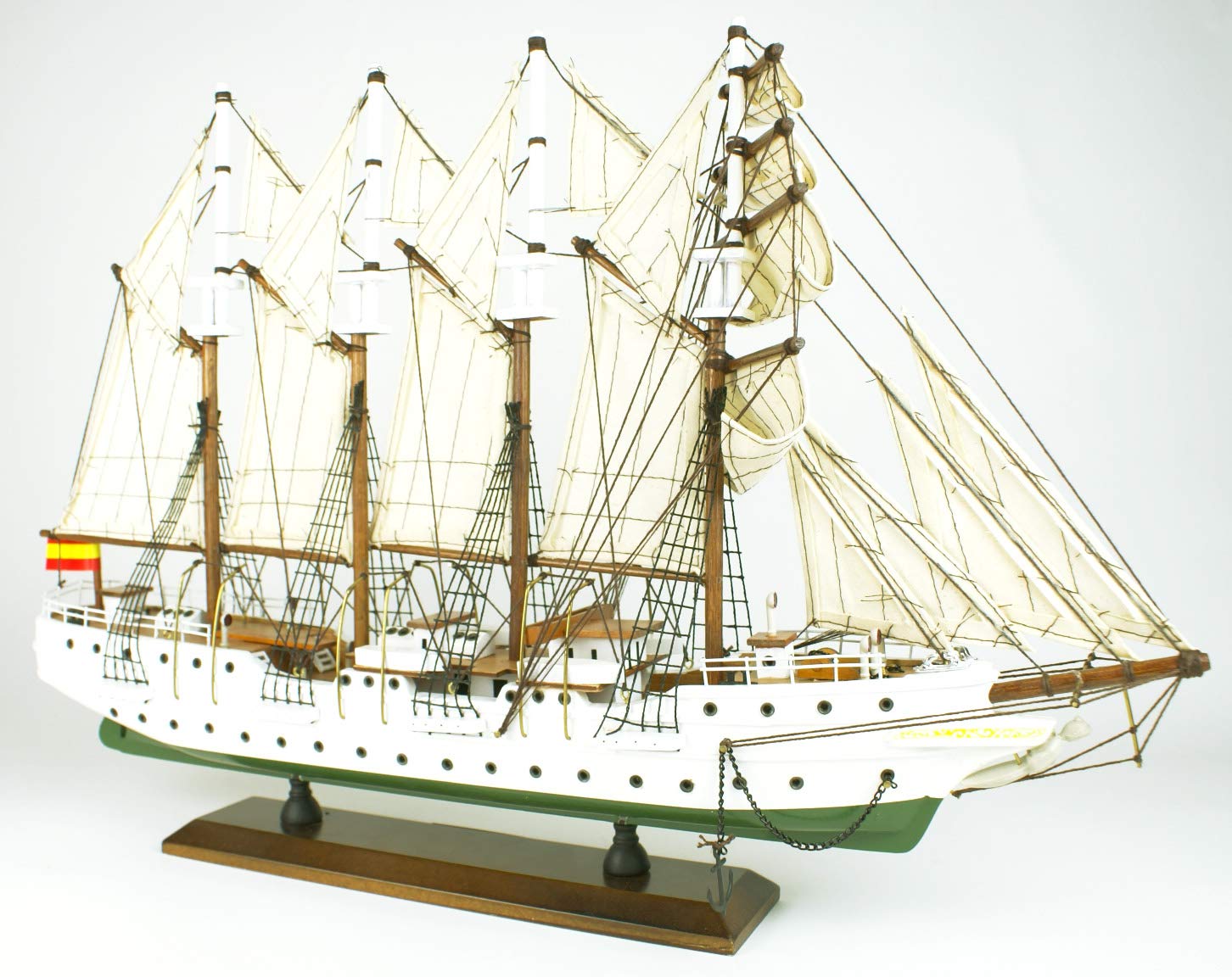 Maqueta montada de barco Juan Sebastián Elcano, Fabricada de forma artesanal, 57x36x9cm