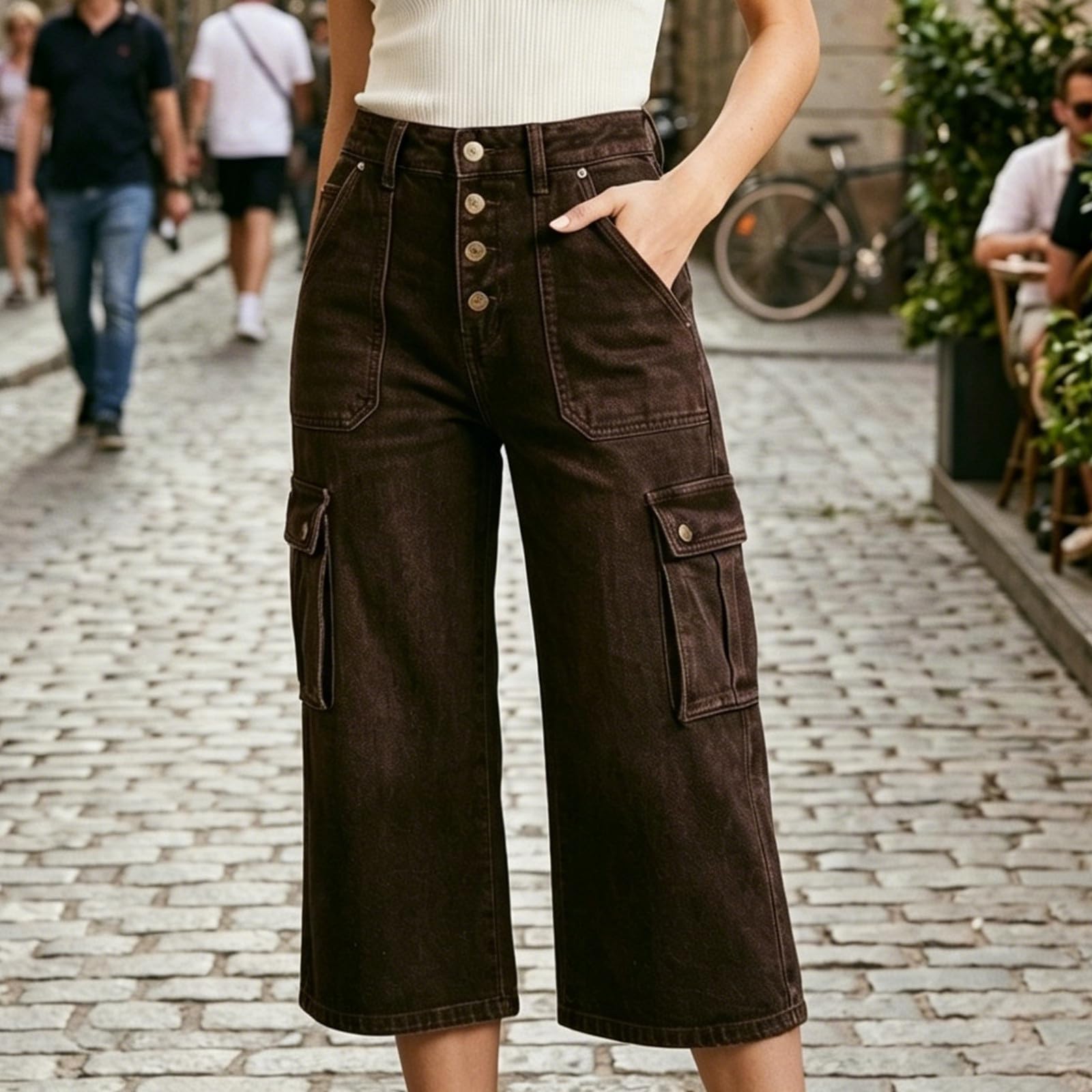 Jeans aus gewaschenem Denim – bequem und alltagstauglich – atmungsaktiv, dehnbar, klassischer gerader Schnitt, mittelhoher Bund.