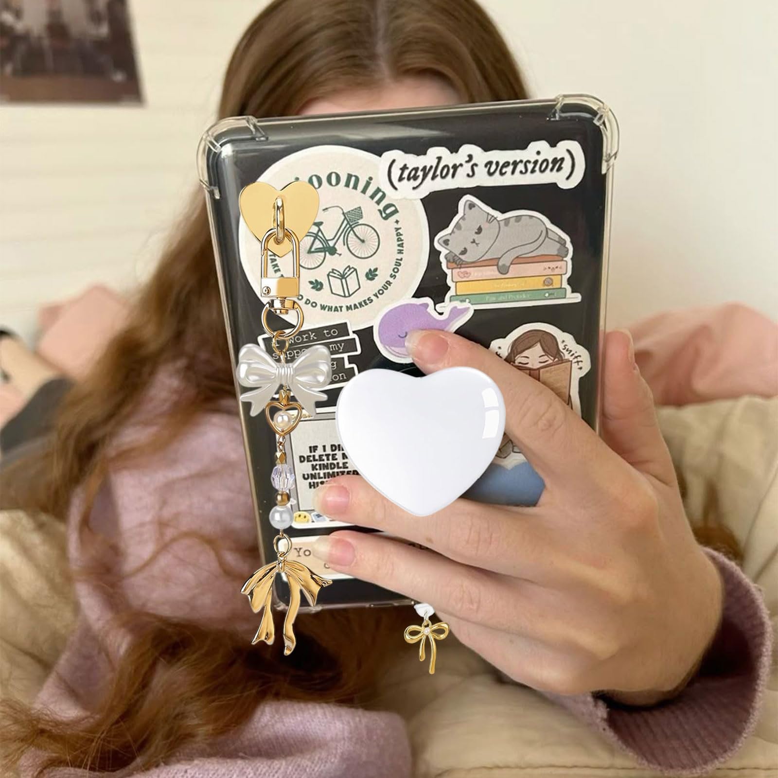 Zestaw białych charmsów dla Kindle, wraz z wtyczką chroniącą przed kurzem (typ C), uchwyt w kształcie serca i breloczkami do kluczy z haczykiem, kompatybilny z Kindle 11 i 12 generacji