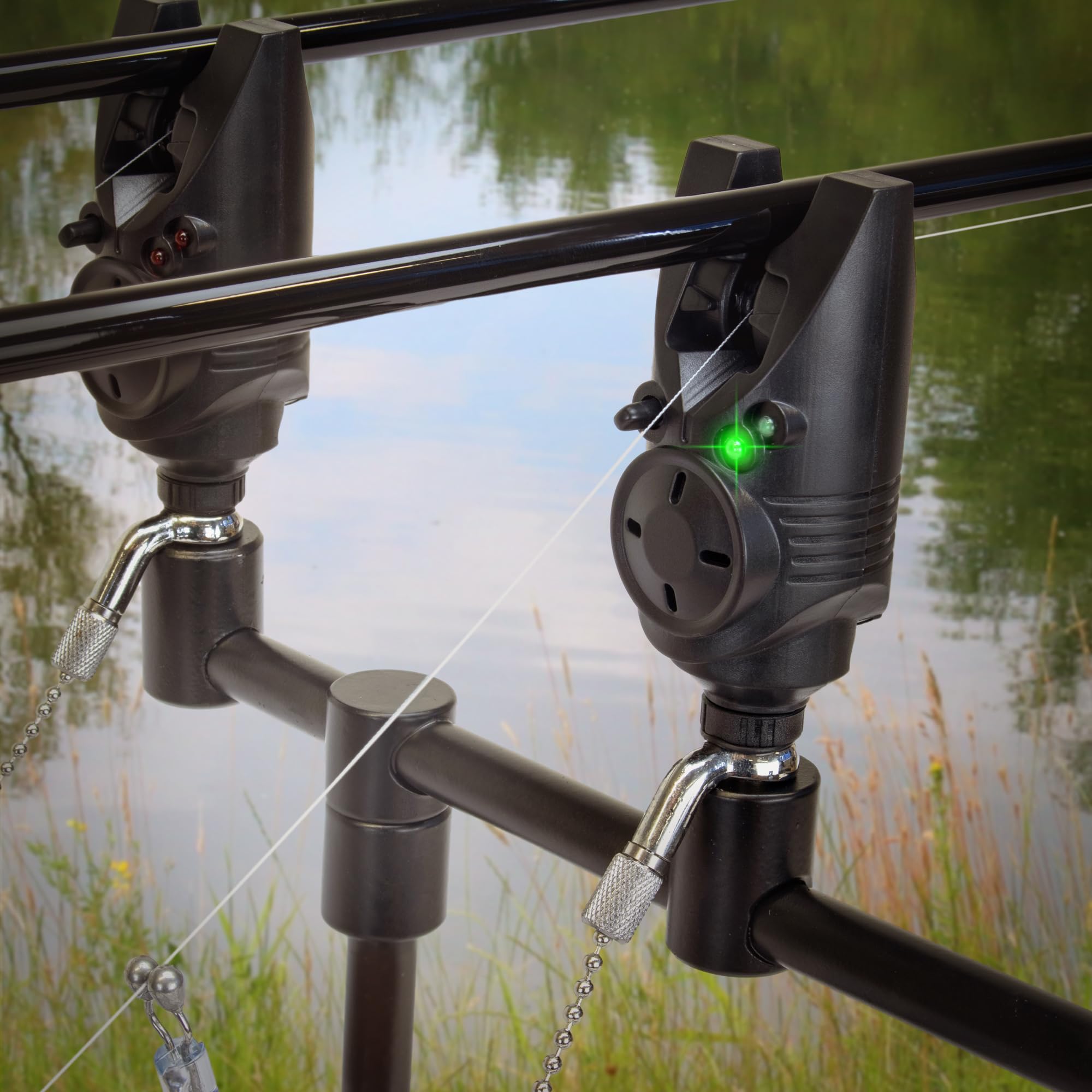Funkbissanzeiger Set Hy-Tec 3+1 150m Reichweite für Karpfenangeln | 3+1 Set mit Empfänger im Koffer, 150m Reichweite, 4 Lautstärken & Töne, wetterfest – fürs Karpfen-Ansitzangeln