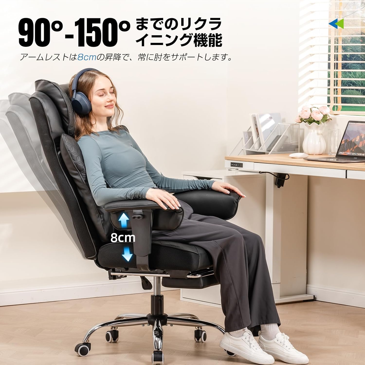 Usuari demostrant l'ajustament de la inclinació i el reposabraços a la cadira de jocs GTRacing CH610-BLACK.