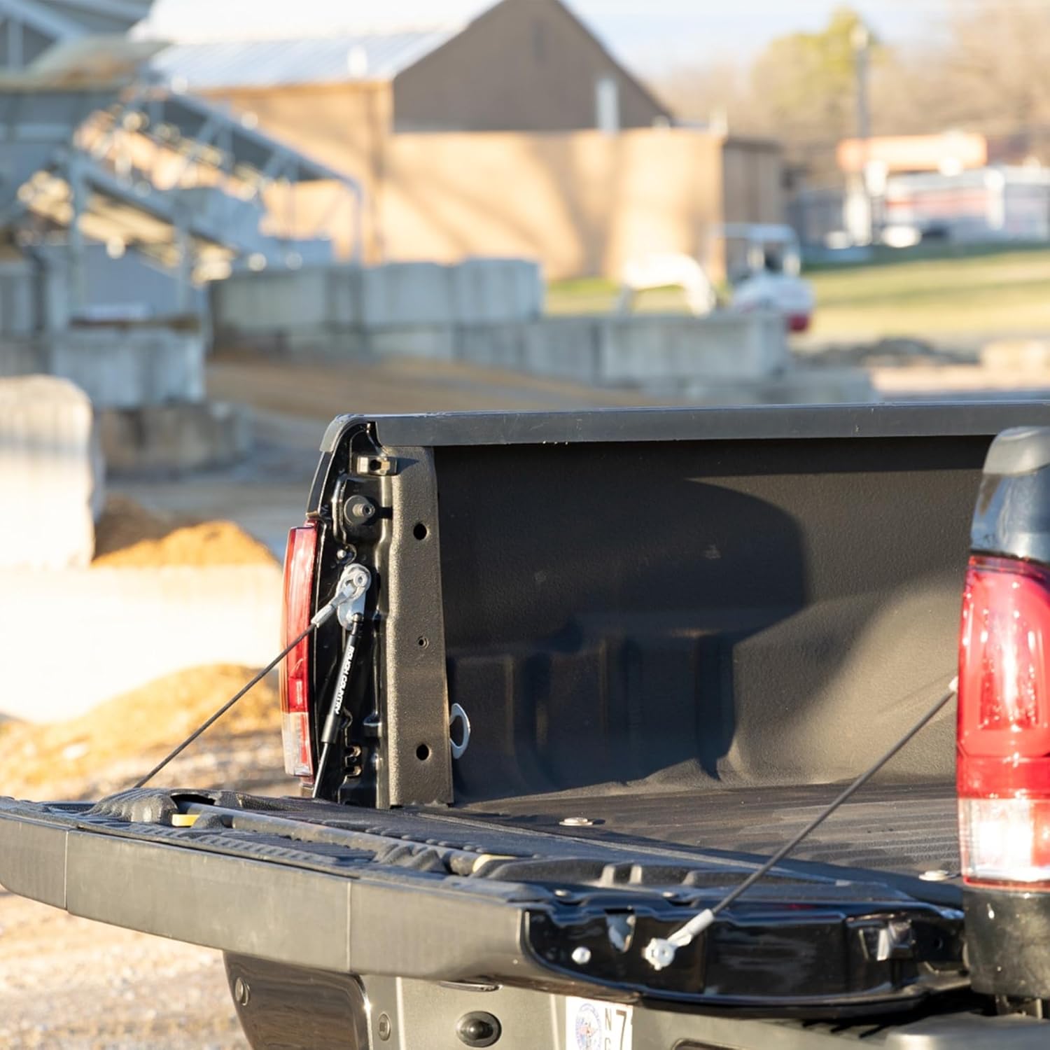 Rough Country Hydraulic Tailgate Assist for Ford F-250/F-350 Super Duty (1999-2016) - Smooth, Safe & Controlled Tailgate Lowering