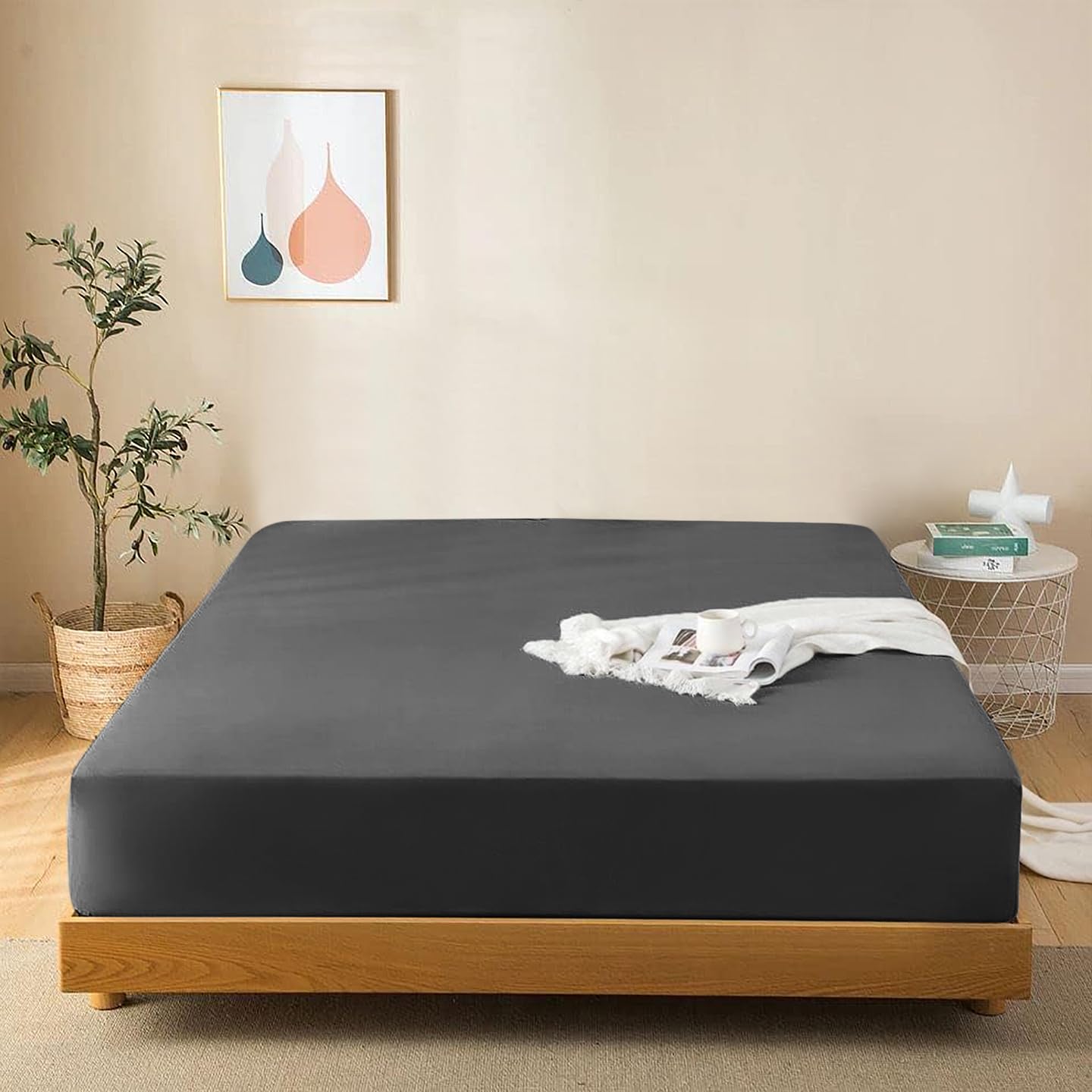 Fitted Sheet, Luxury Comfort of a Set of Two Microfibre Fitted Sheets, Ultra Soft - Image 2