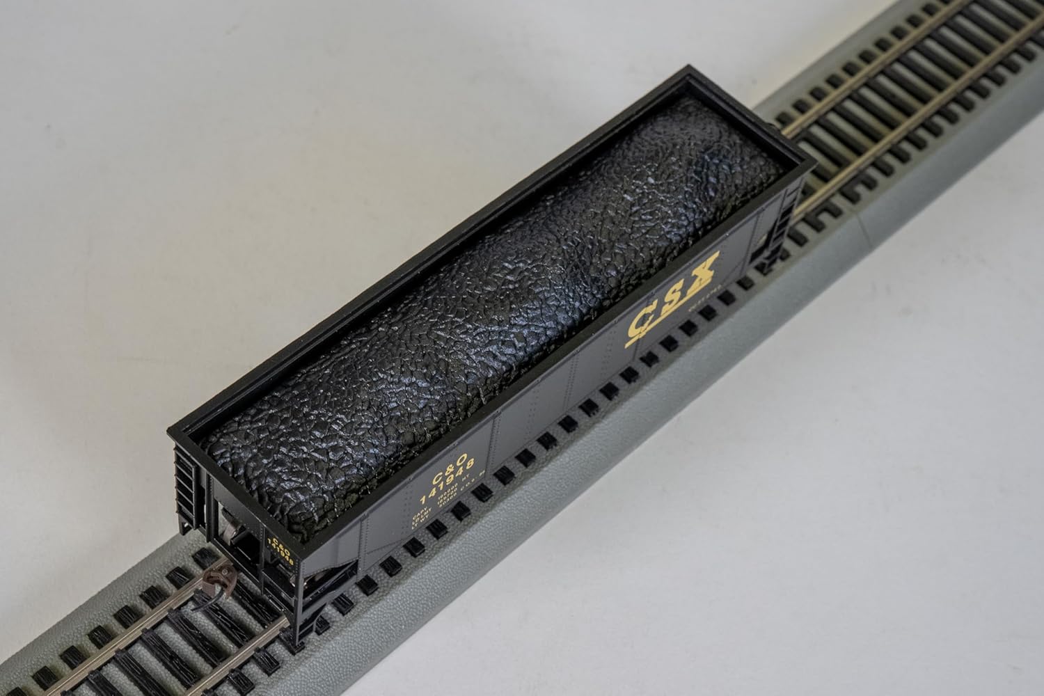 Bachmann Trains - 40' Quad Hopper Car - CSX - HO Scale, Grey, 8