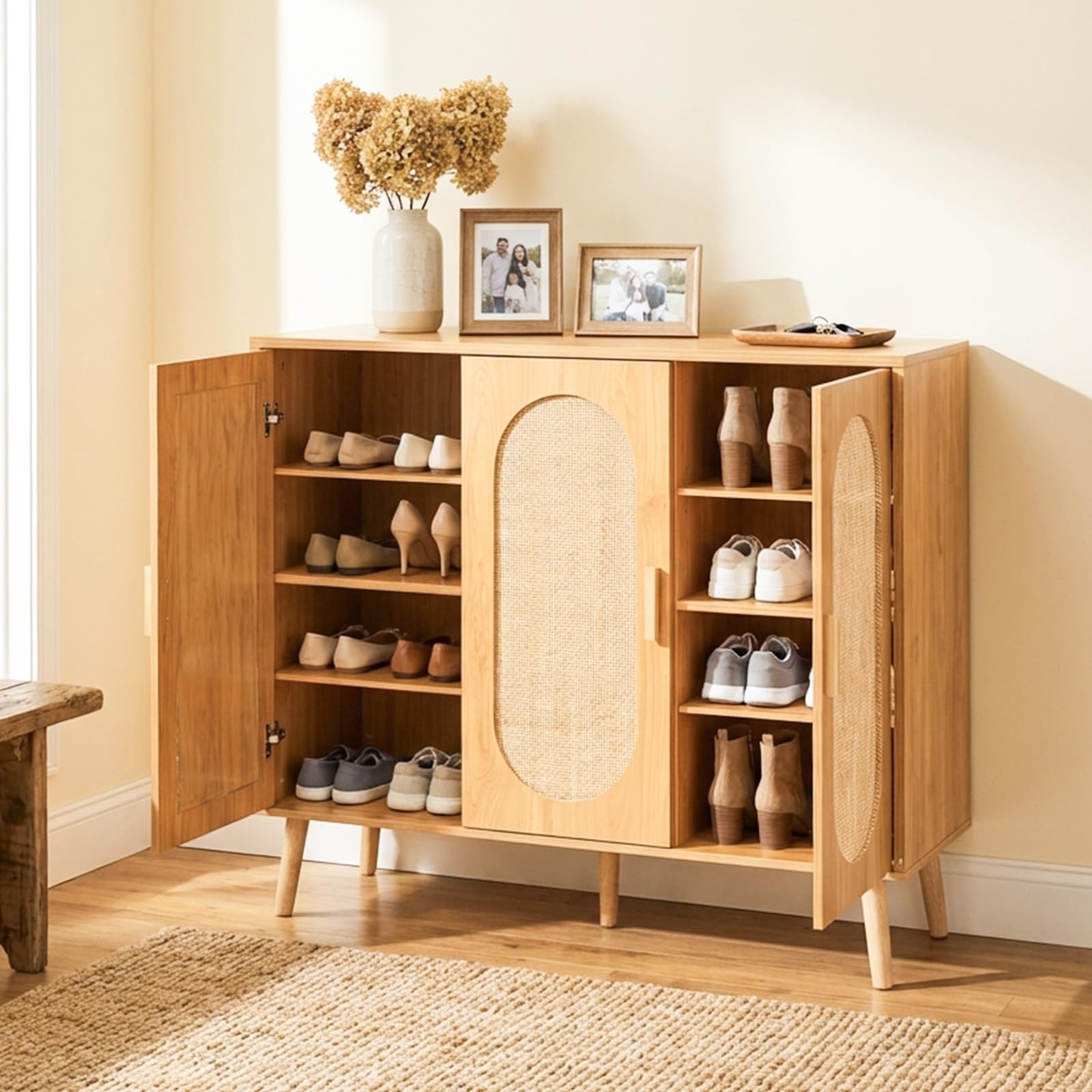 HOKEEPER Armario Zapatero de Ratán con 3 Puertas, Ideal para Recibidor o Entrada, Mueble Zapatero de Madera Estrecho, Veta de Madera