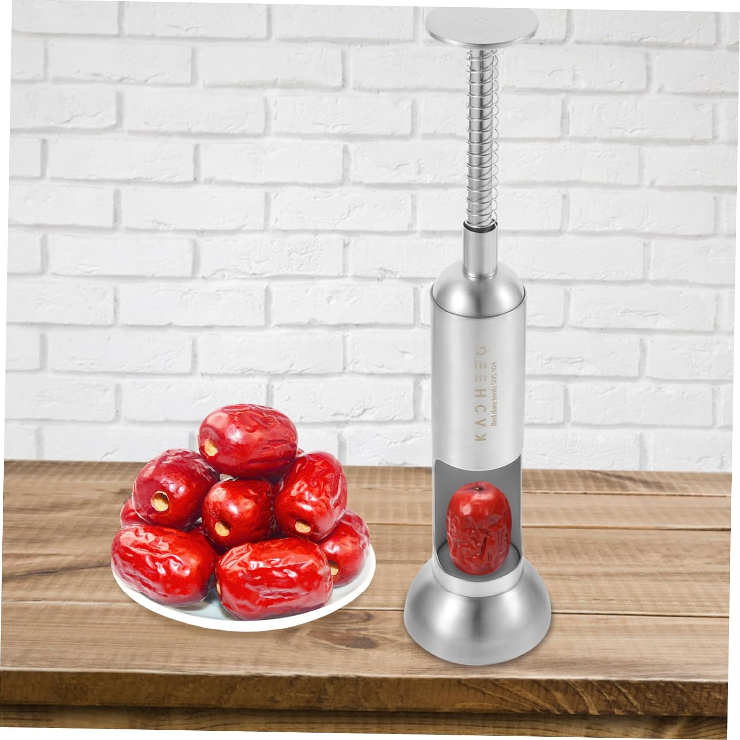 Stainless Steel Red Date Core Remover Fruit Pit Pitter Kitchen Gadget Lightweight Easy to Use and Clean Practical Tool for Jujube Cherry Deseeding
