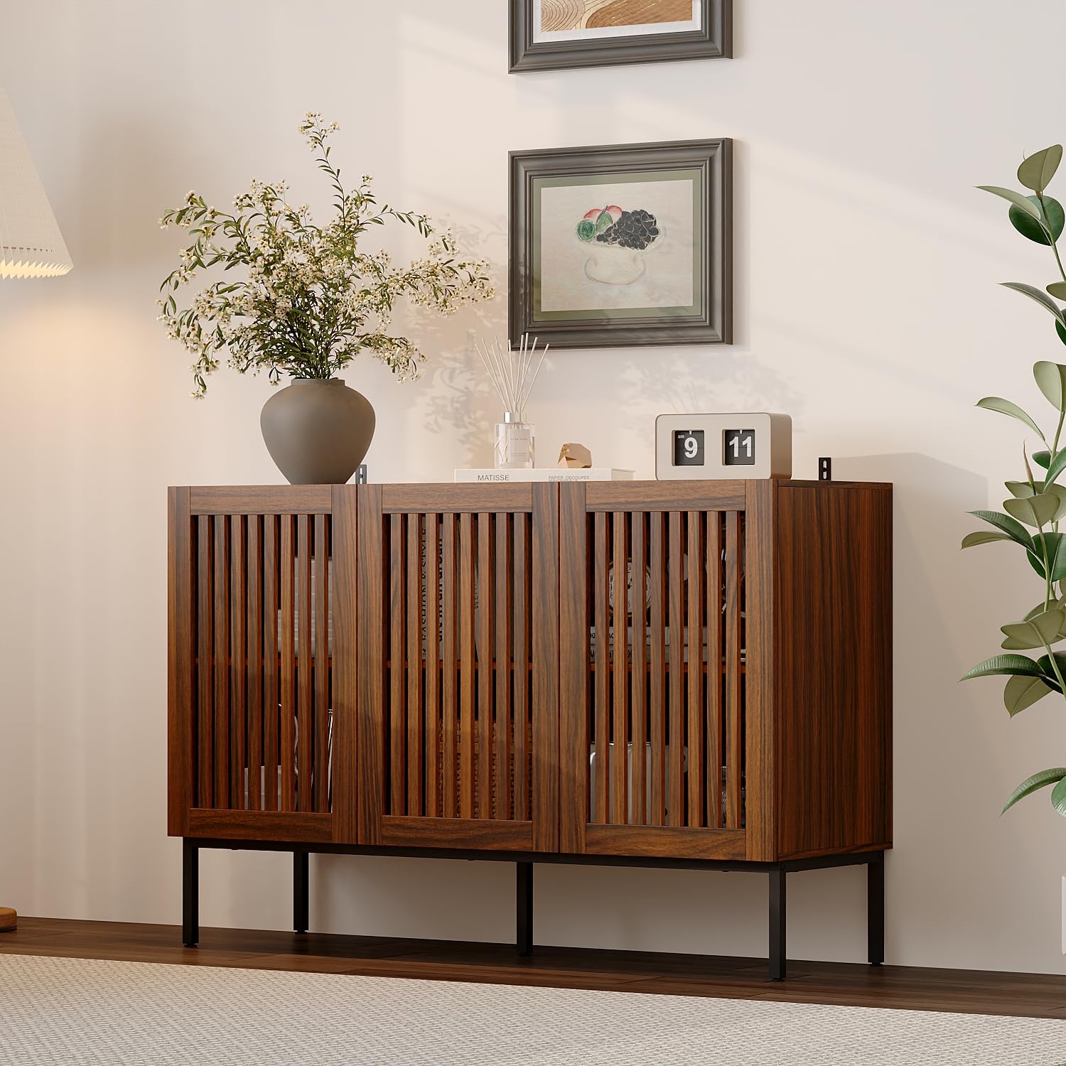 Aparador de madera de nogal para renovar el almacenamiento de tu comedor