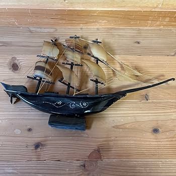 昭和レトロ 水牛の角 置物 木製スタンド付き インテリア 飾り ディスプレイ 昭和レトロ 水牛の角 置物 木製スタンド付き インテリア 飾り