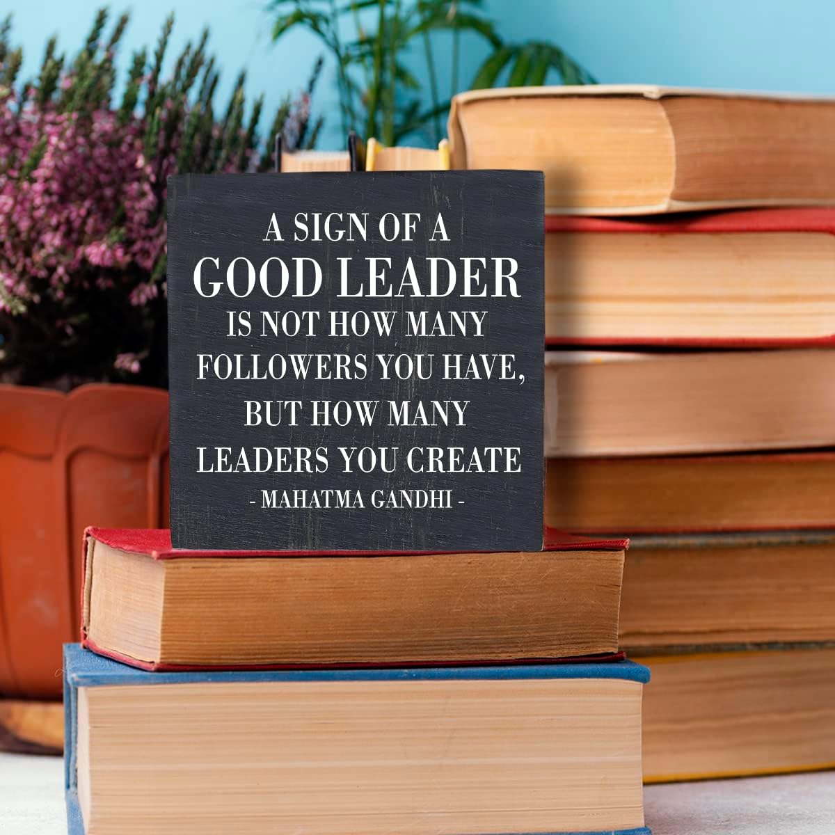 HTBIG A Sign of A Good Leader Desk Decor Sign, Office Decor For Boss Leader Gifts, Rustic Wood Sign for Boss Mentor Home Office Desk Shelf Table Decoration Gift image 5