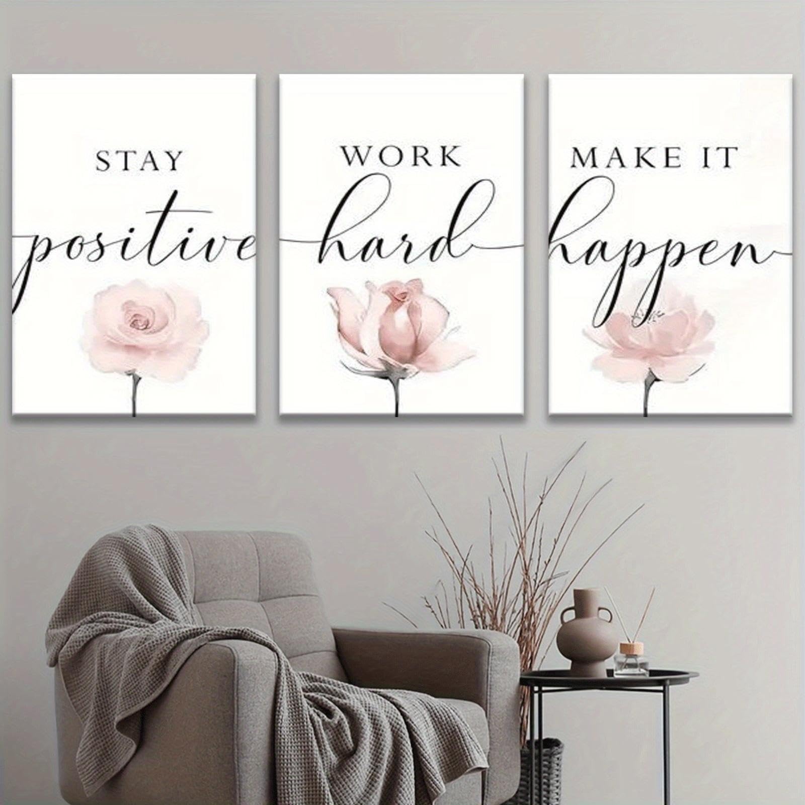 Set di 3 Quadri su Tela da 60x80 cm con Rose Rosa minimaliste e Citazioni motivazionali, Perfetti per Soggiorno, Camera da Letto, Sala da Pranzo o Ufficio (Senza Cornice).