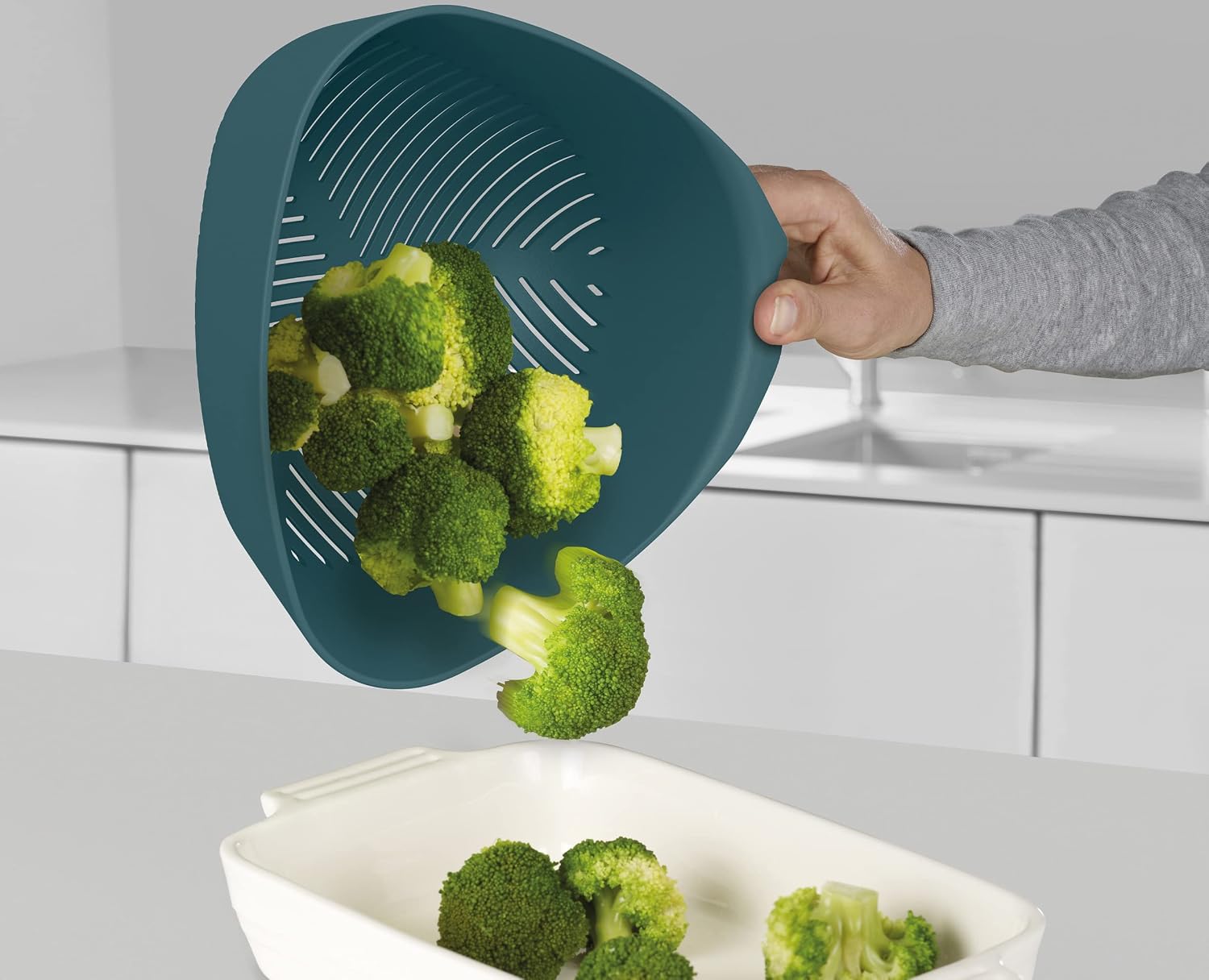Joseph Joseph Duo Triangular Colander, Food Strainer with Vertical Handle and Easy-Pour Corners, Dark Opal