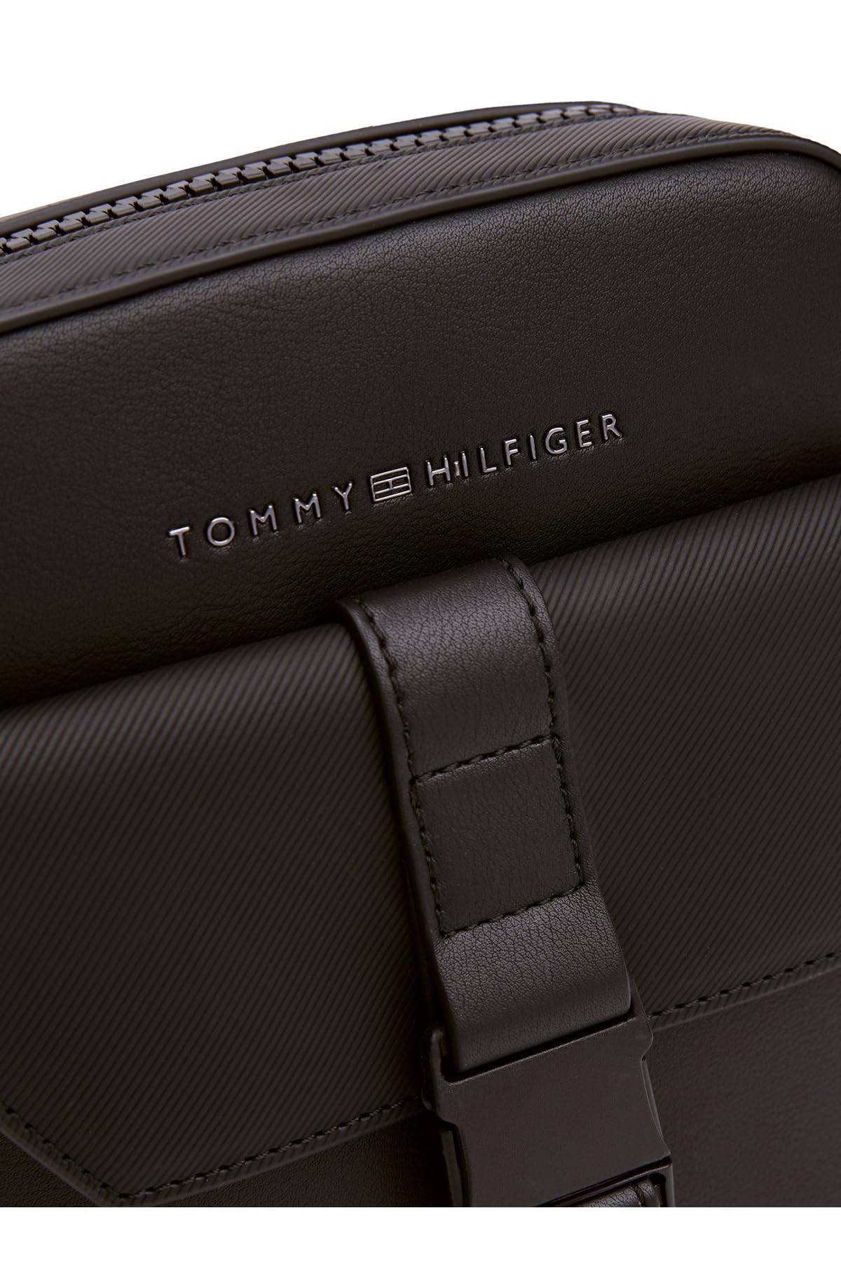 Tommy Hilfiger Fond de teint croisé pour homme