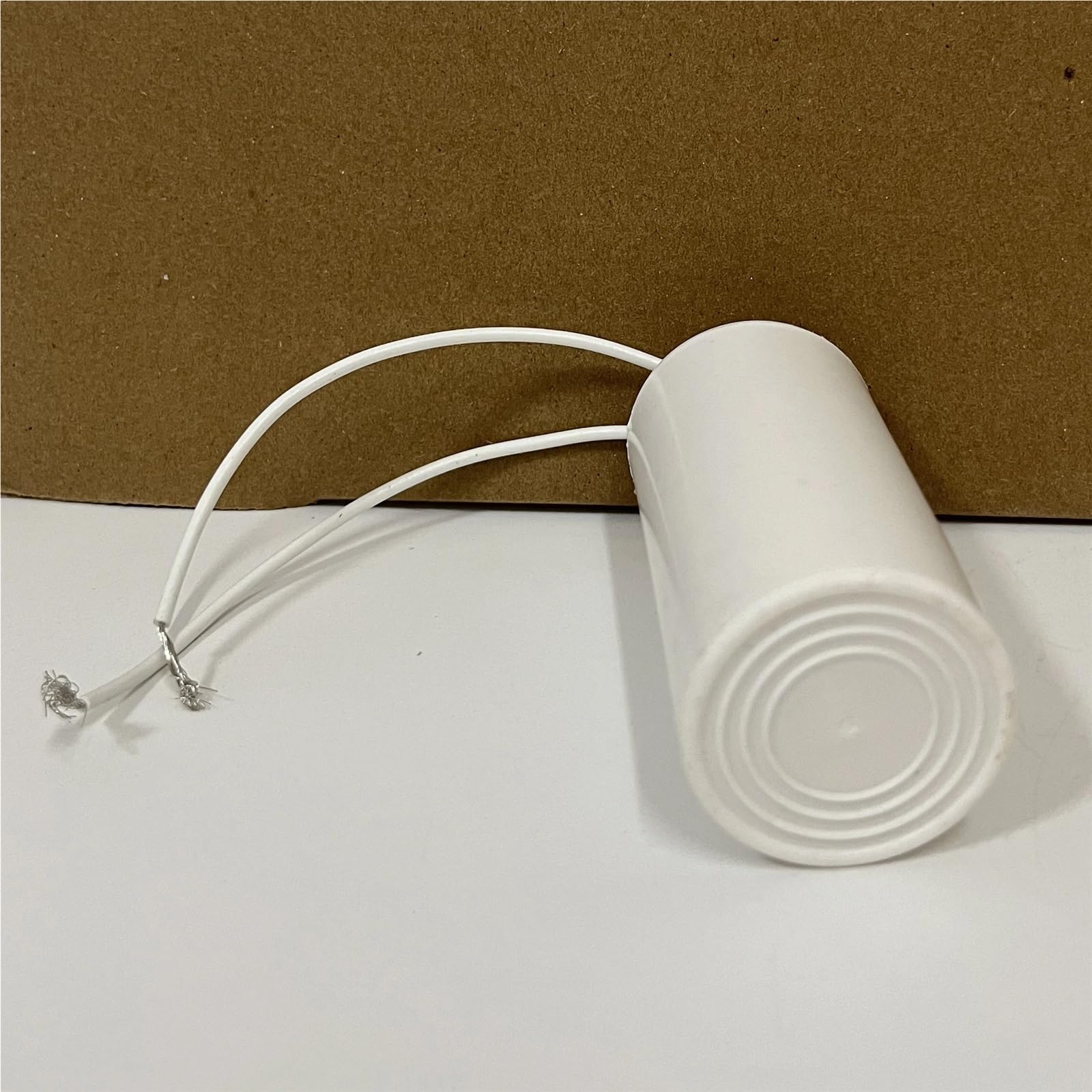 Condensatore cilindrico da 18uf,450V,AC50/60Hz,10/70/21,Due Fili.