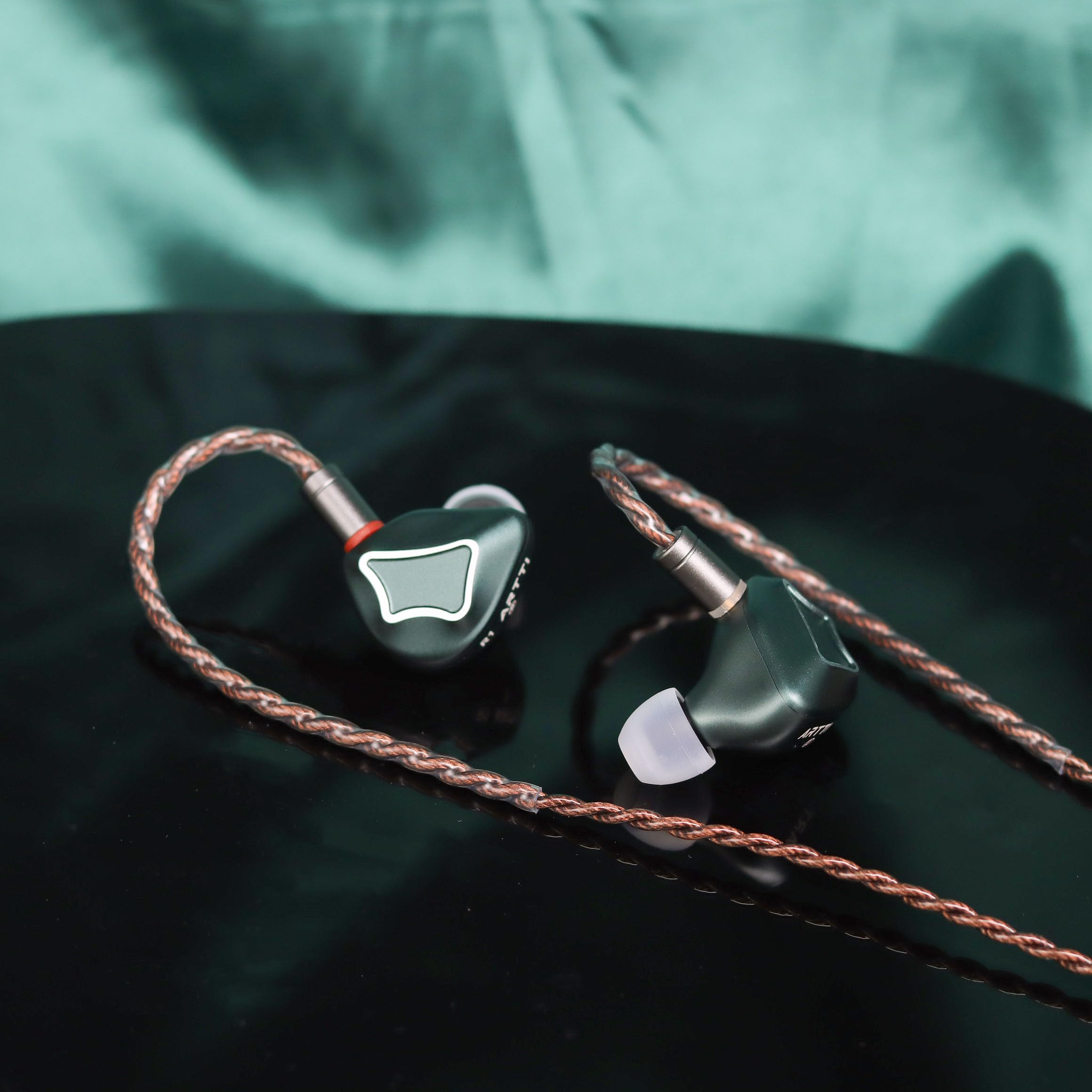 ARTTI Écouteurs intra-auriculaires R1 3DD HiFi Bass Filaire Gaming IEM avec câble détachable de 0,78 mm à 2 broches pour chanteur musicien audiophile (pas de micro, 3,5 mm)