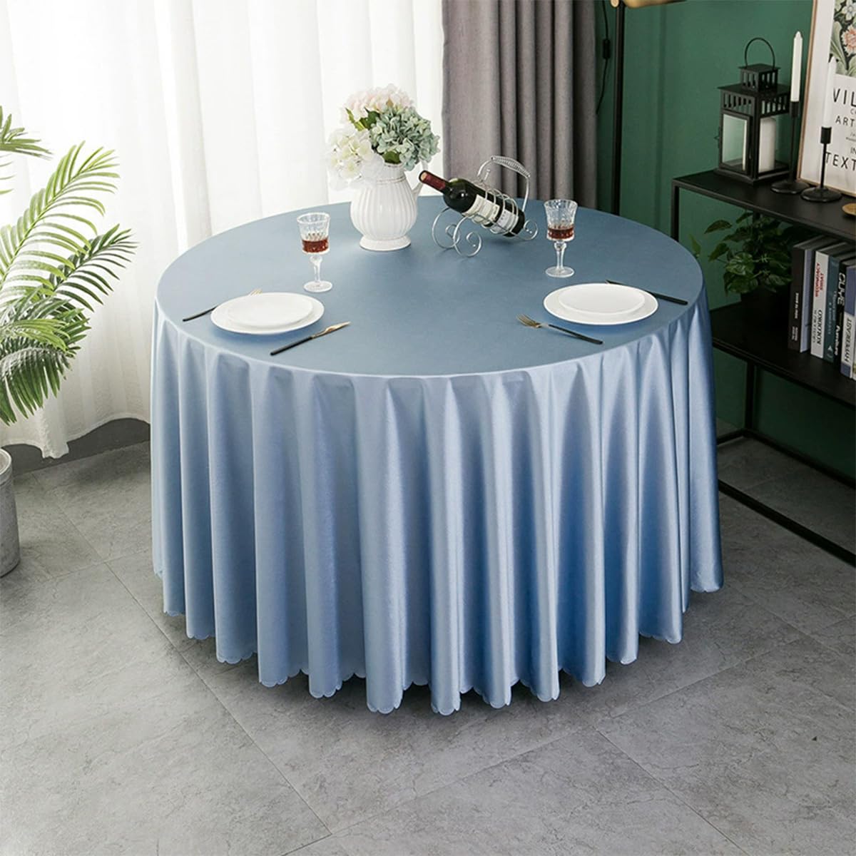 Nappe ronde infroissable en satin bleu lavable pour mariage