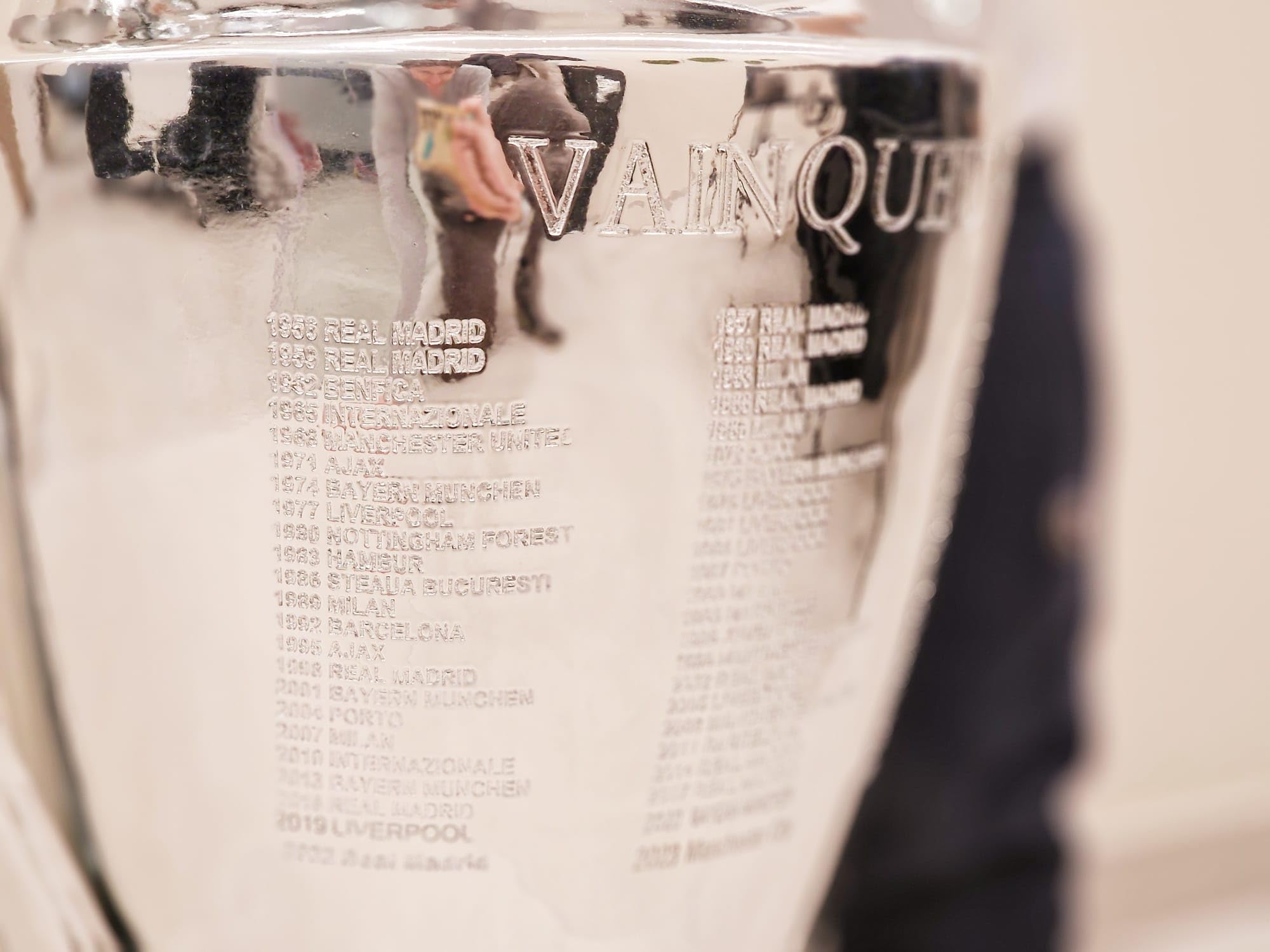 Champions League Trophy 2023 | Trofeo de la Copa de Campeones de Reproducción en Resina de 77 cm con Grabado Equipos ganadores
