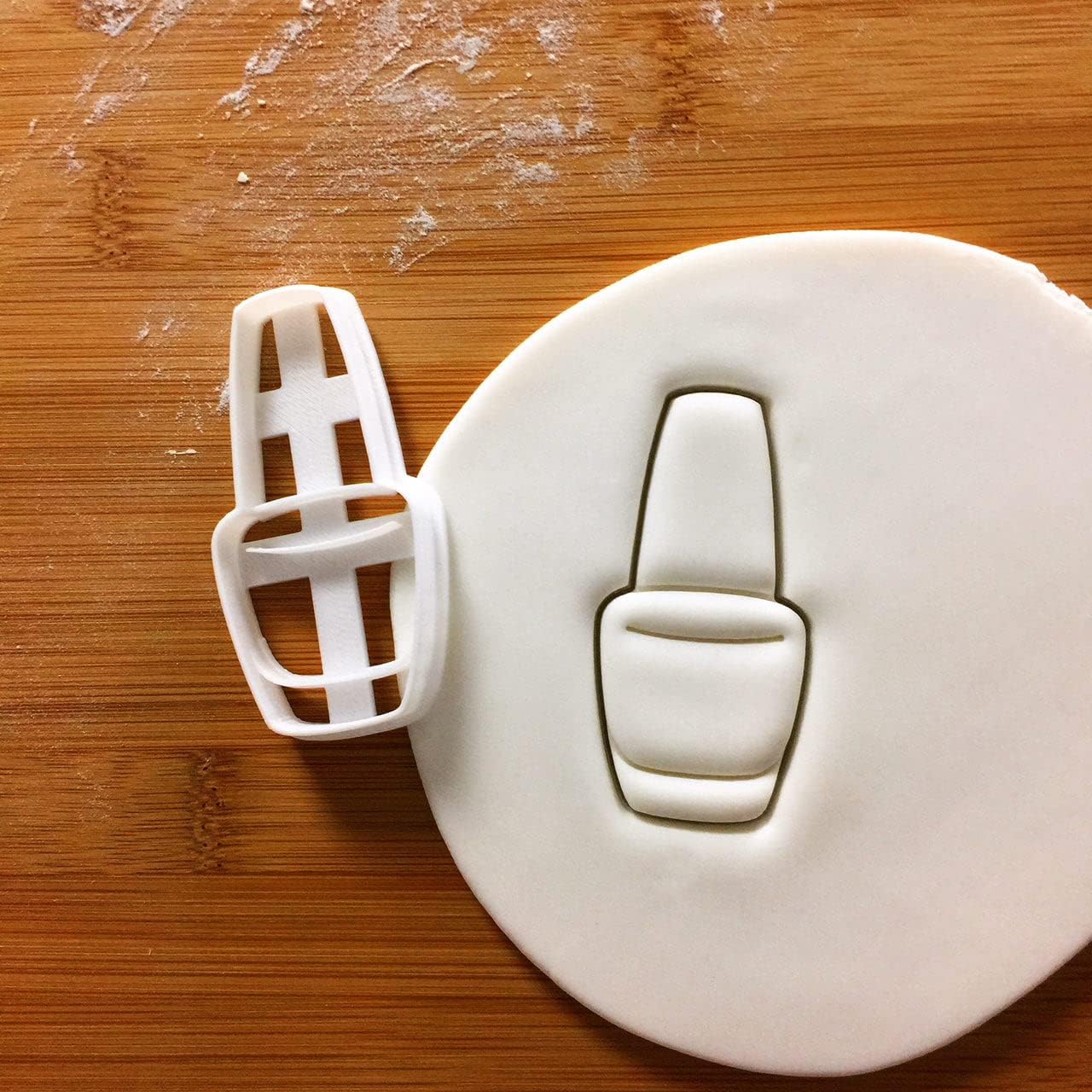 Set of 4 Make-Up themed cookie cutters (Designs: Lip Kiss, Nail Polish, Eyeshadow, and Lipstick), 4 pieces - Bakerlogy