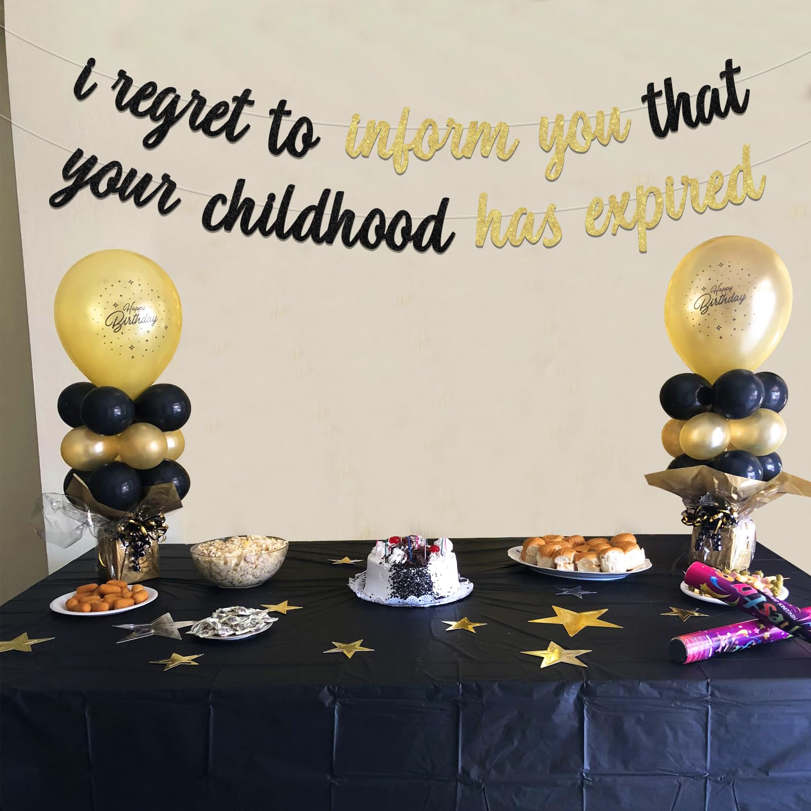 18. Geburtstag Banner „Your Childhood Has Expired“ – 180x111 Cm, Schwarz/Gold, Fotohintergrund