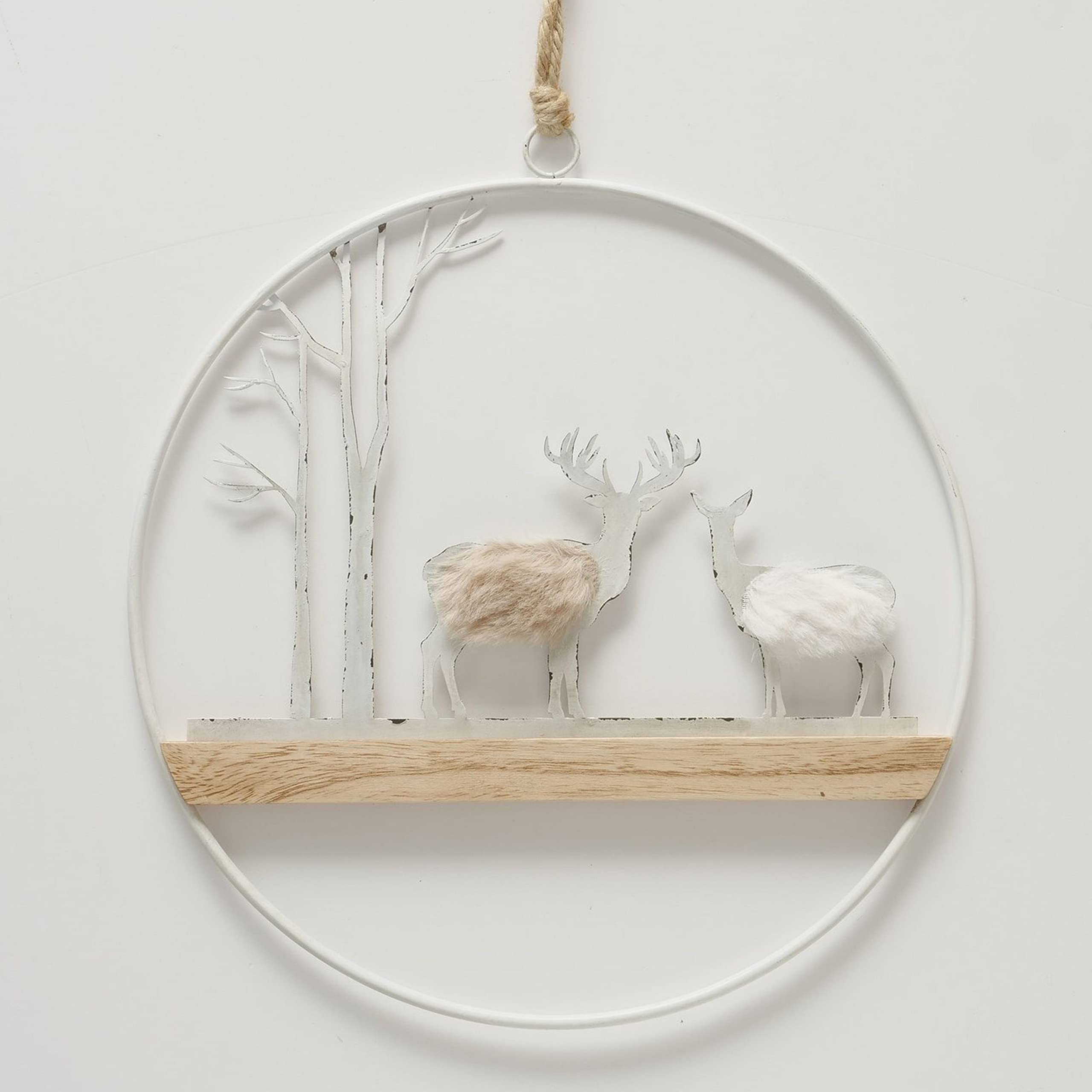 MamboCat 2tlg Set Deko-Anhänger Forrester aus Holz & Metall I Hirsch-Dekor mit Winterlandschaft I L 30cm, H 30cm I Weihnachts-Schmuck, Advents-Deko hängend, Christbaum, Fenster-Accessoire I X-Mas