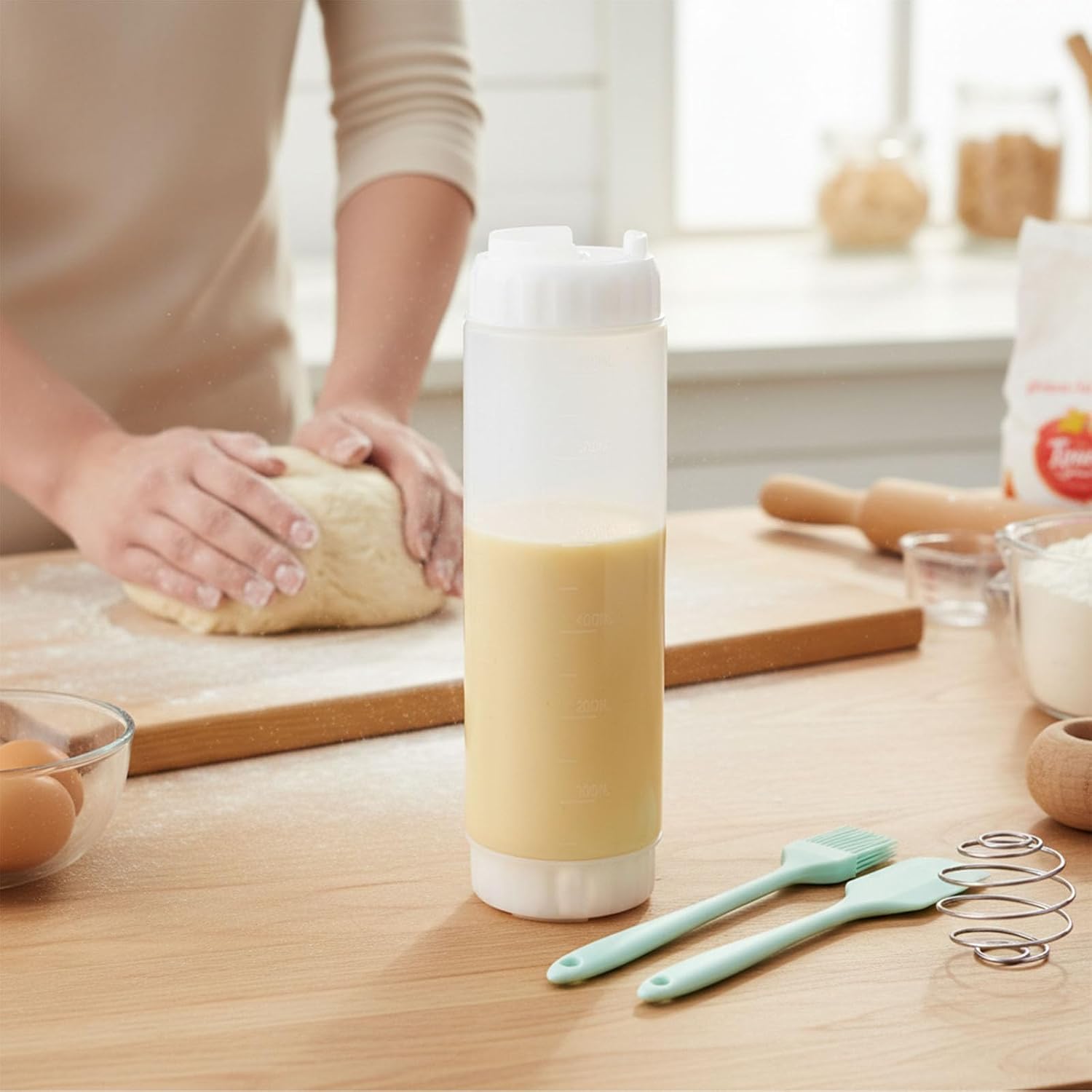 Pancake Batter Dispenser Bottle with Mixing Balls,Clear Measuring Squeeze Container,Leakproof Cap,Rounded Kitchen Baking Batter Mixer Tool for Waffles, Crepes, Cupcakes with Spatula and Brush