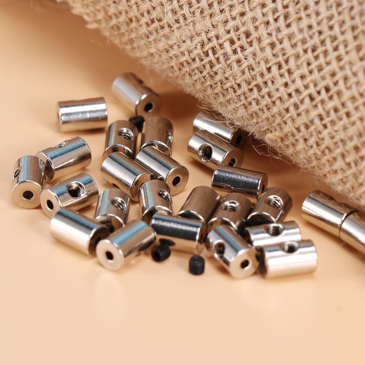 DOITOOL Set 50pezzi Pin Backs in Metallo Argento Meccanismo di Bloccaggio Fermo e Pratico per Vest e Distintivi Uso Pin