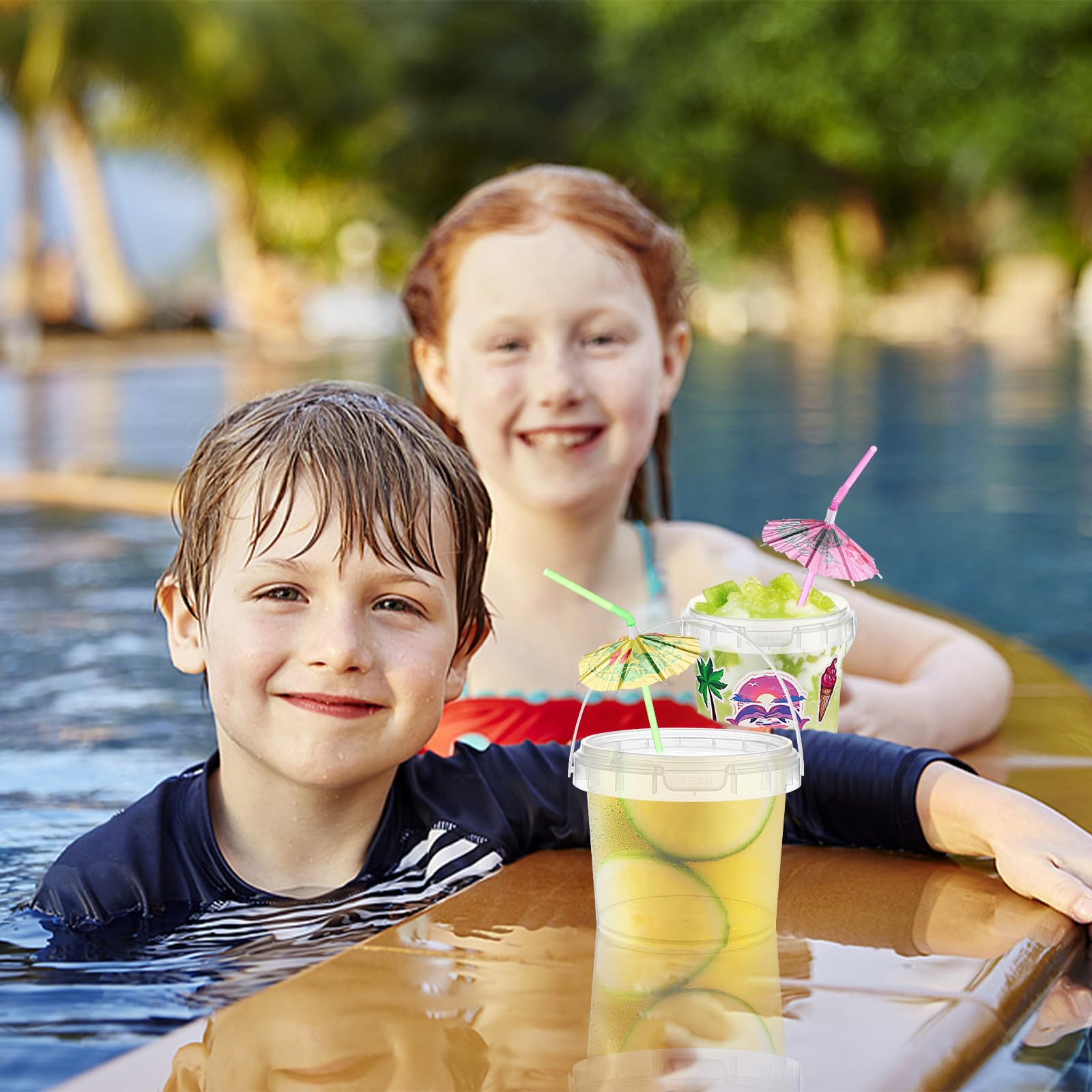 Paquete de 20 cubos de helado con tapas asas y cuchara, cubo de plástico reutilizable para bebidas, cubetas de ron de cóctel transparentes para fiestas (8.5 fl oz/1 litro) con calcomanías de verano 6