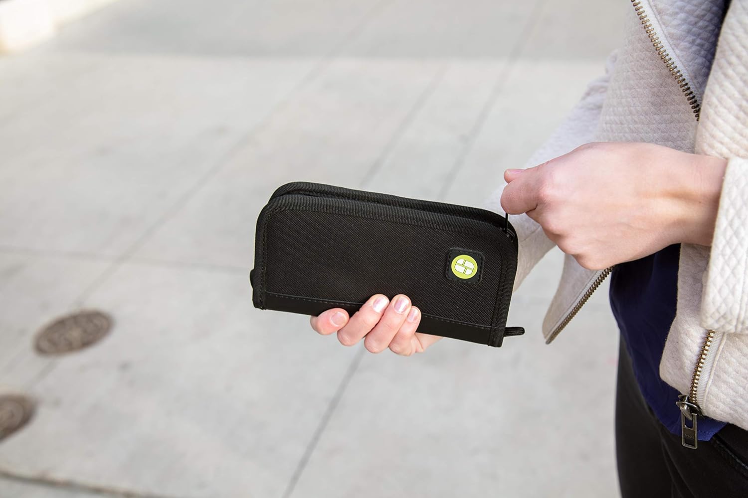 STASHLOGIX Smell Proof Case: The Alma (Black)
