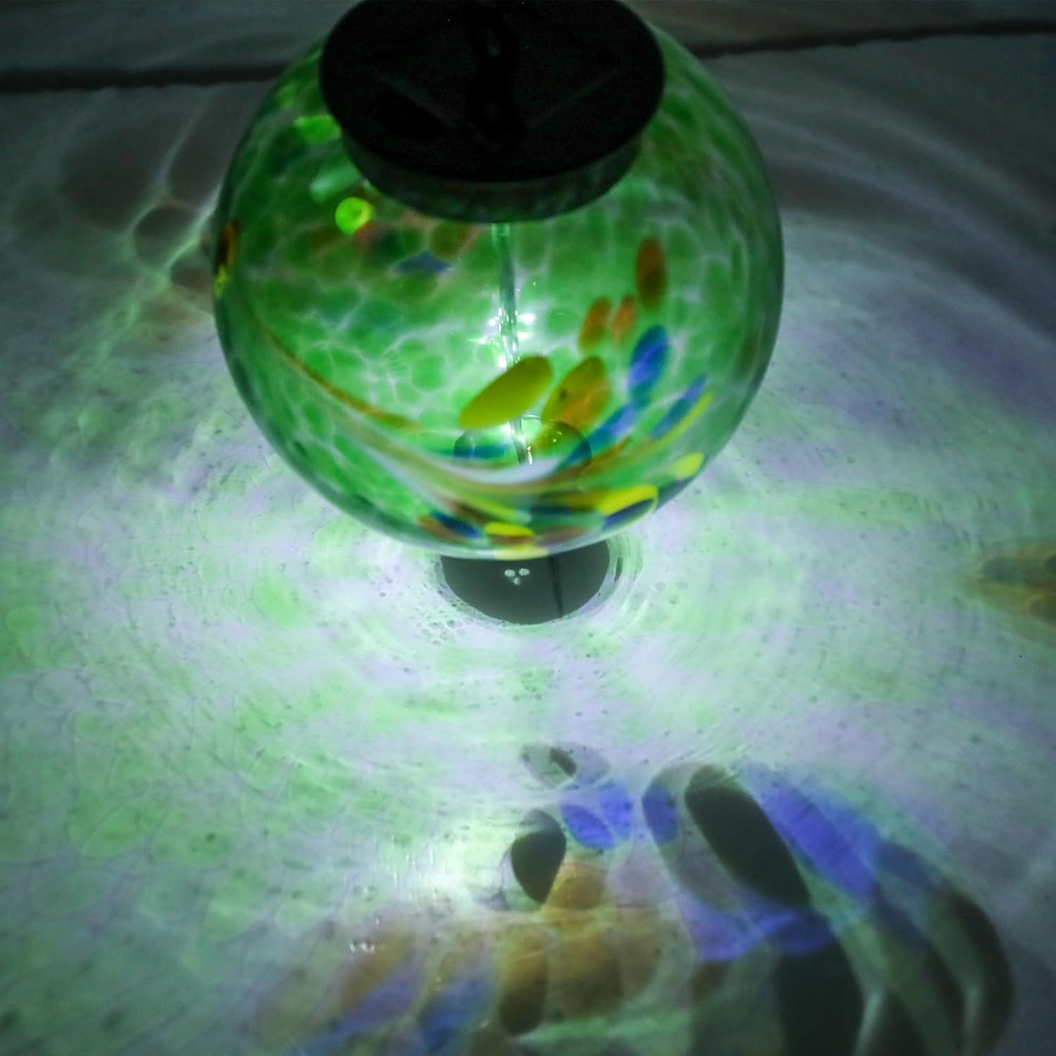 Solar Hanging Lanterns Outdoor Solar Glaze Glass Lantern Globe Hanging Outdoor Lights for Garden Yard Home Decoration Green