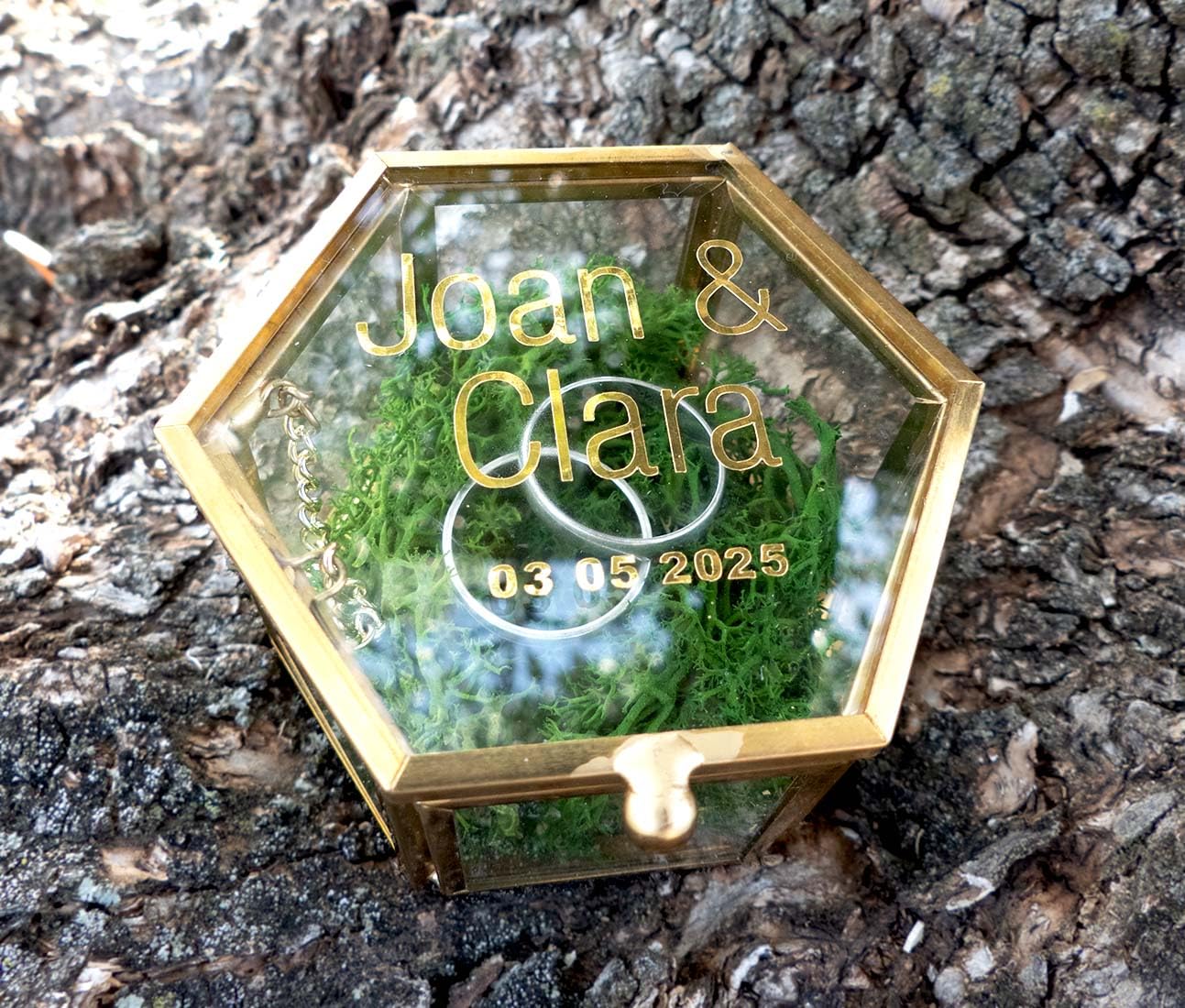 Nomart Porta Alianzas Boda, Cajita Alianzas de Boda Hexagonal Personalizada con Nombres y Fecha en Colores Brillantes, Porta Anillos, Porta Arras Original, Porta Alianzas con Musgo