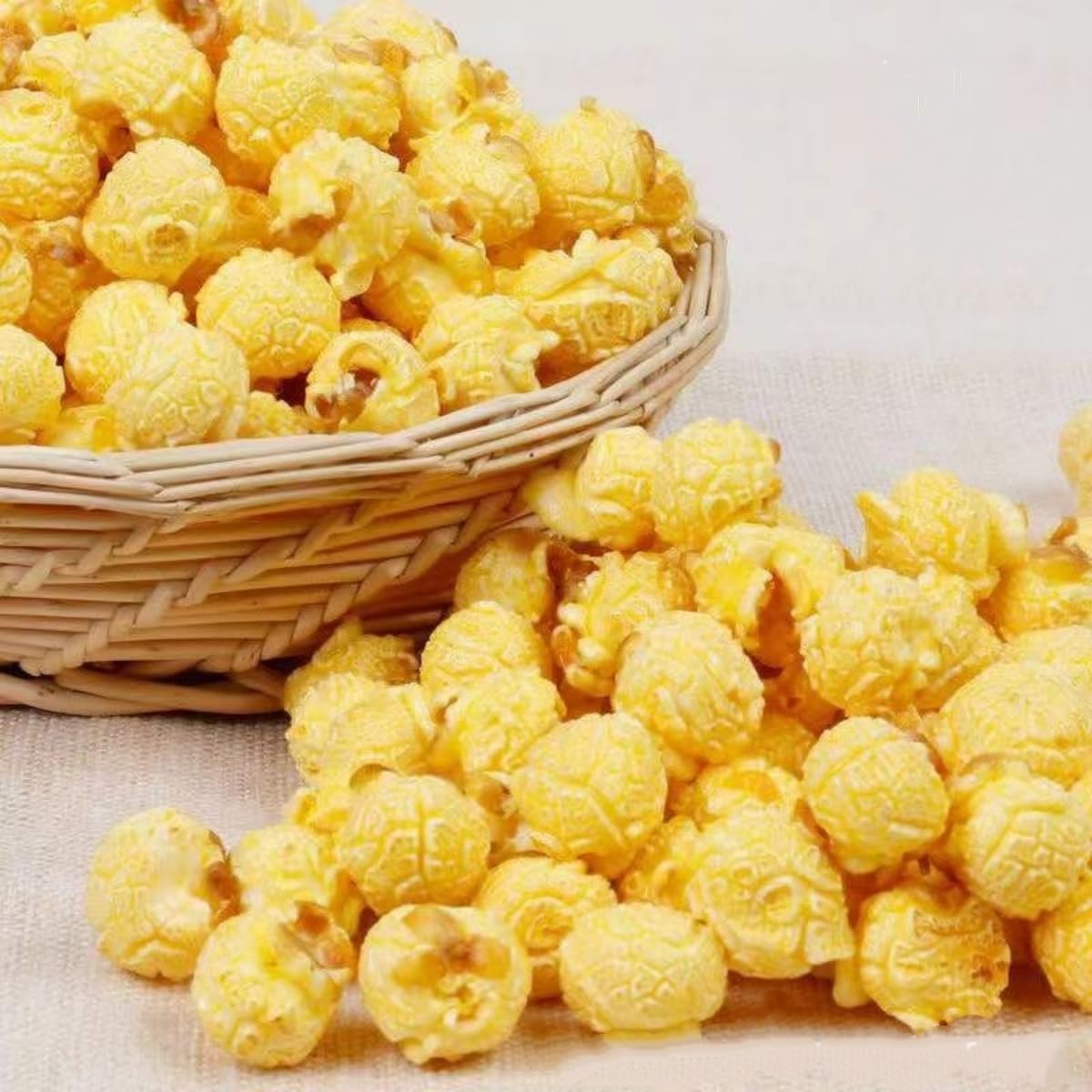 Popcorn machine, hand-cranked popcorn maker, stainless steel popcorn pot with hand-cranked handle, supports gas and electric heating, ideal for home or commercial use.