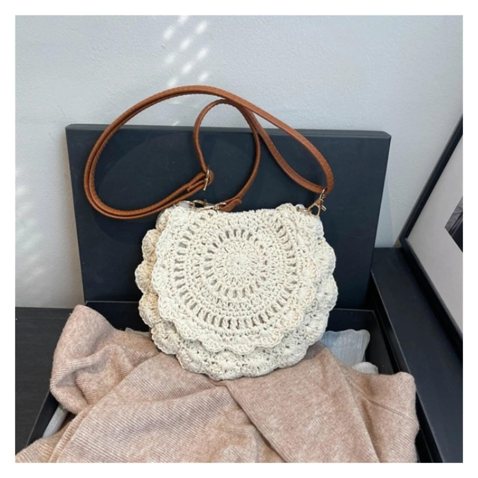Borsa rotonda intrecciata in paglia Borsa a tracolla rotonda in paglia all'uncinetto, bordo smerlato Boho