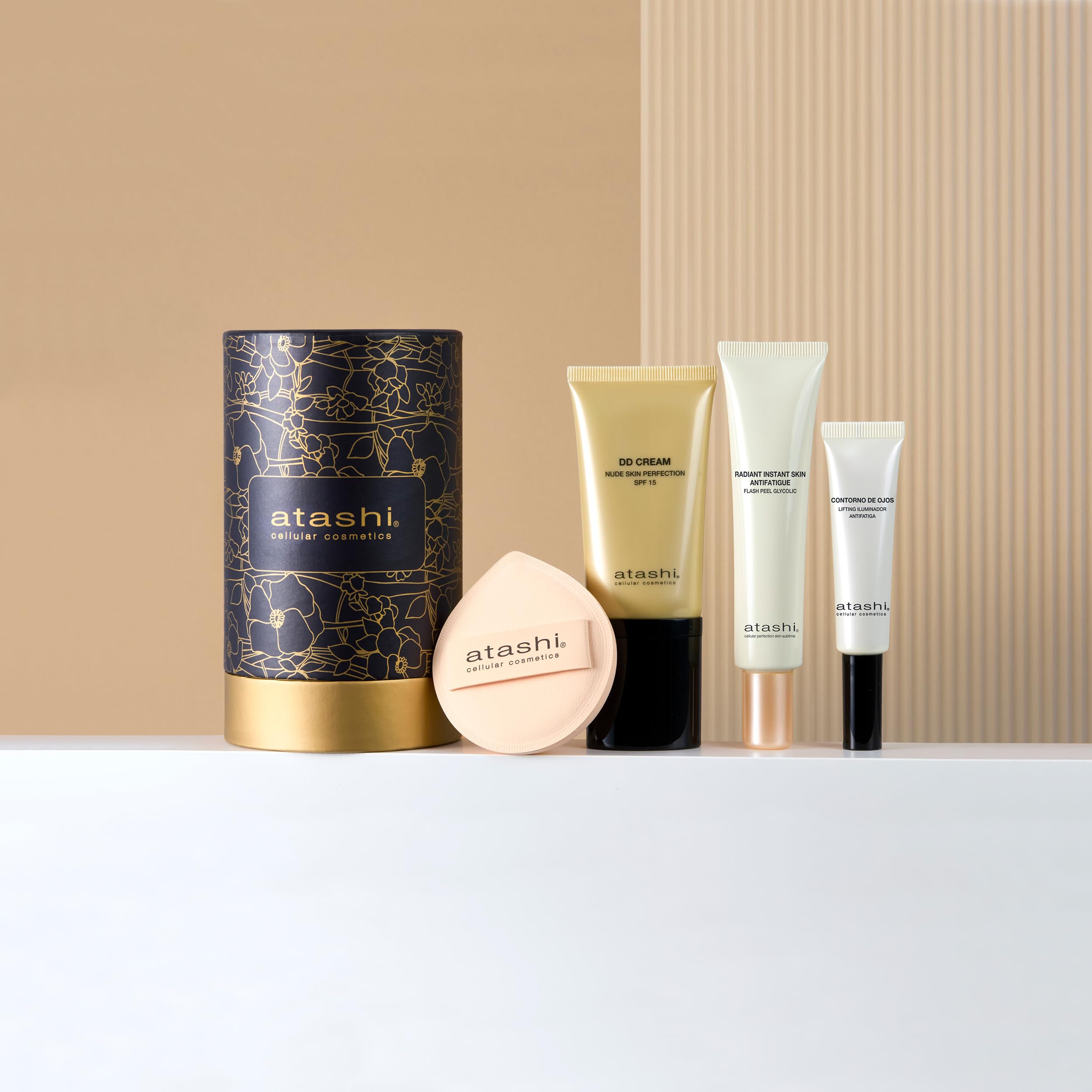 Atashi - Cofre Ritual No Make Up-Make Up - DD Cream (50ml) + Contorno de Ojos Iluminador (15ml) + Exfoliante Radiant Skin (40ml) + Esponja de Maquillaje