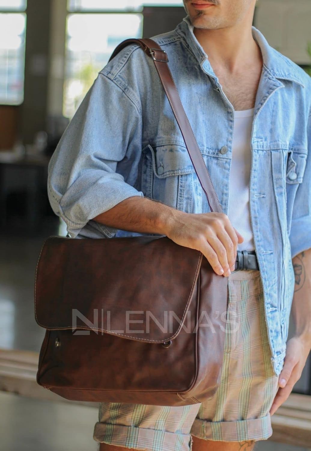 Pasta Lenna’s Carteiro em promoção! Veja a oferta e mais achadinhos de Mochilas & Pastas Masculinas 6 Hoje é o melhor dia para comprar Pasta Lenna’s Carteiro com aquele preço maroto! Promoção! Aproveite a oferta! 6